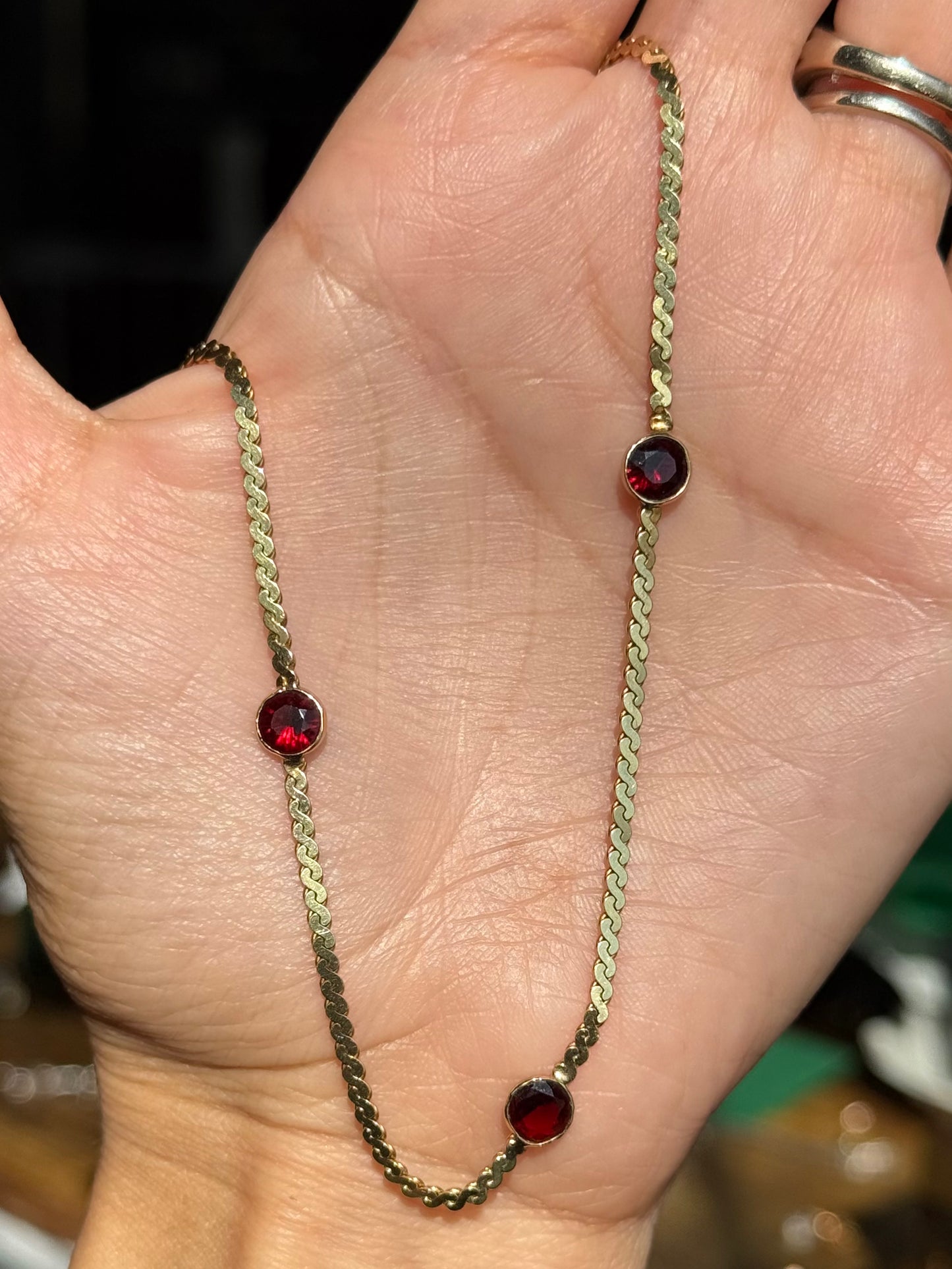 Lovely 14k Gold 3 Carat Bezel Set Round Garnet Serpentine Solid Collar Necklace 16"