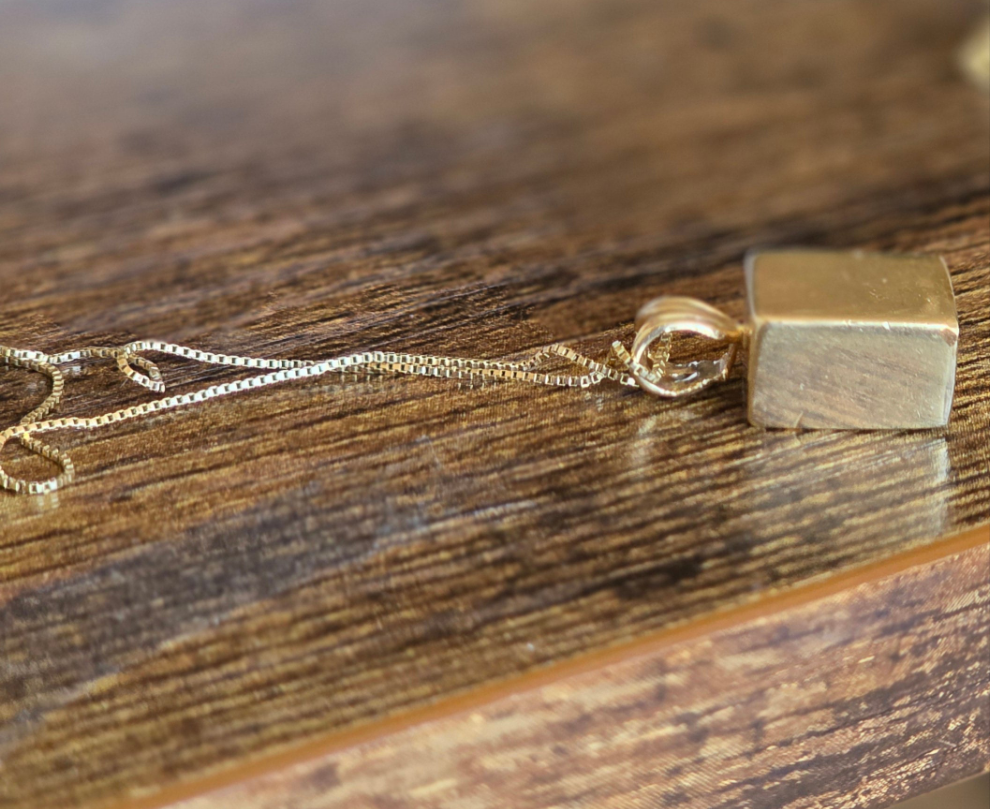 Gorgeous 14k Solid Gold Hefty Shadow Box Framed Marquise Diamond Pendant With Dainty Box Chain 18"