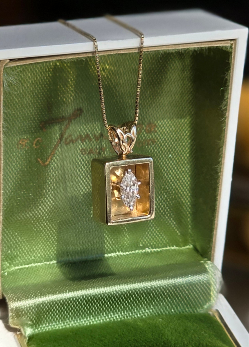 Gorgeous 14k Solid Gold Hefty Shadow Box Framed Marquise Diamond Pendant With Dainty Box Chain 18"