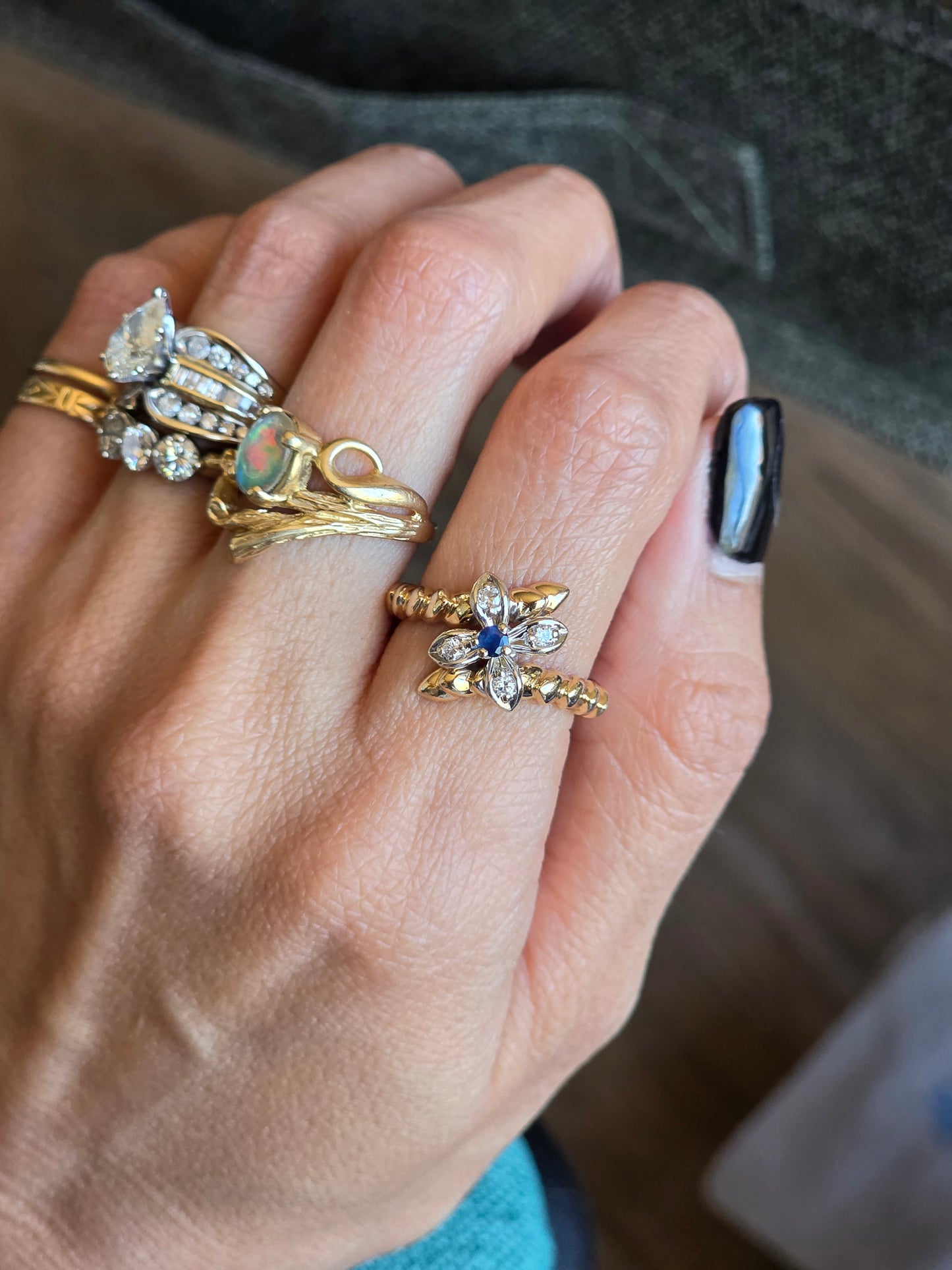 Beautiful 14k Two Toned Bypass Flower Sapphire and Diamond Ring Size 6.5