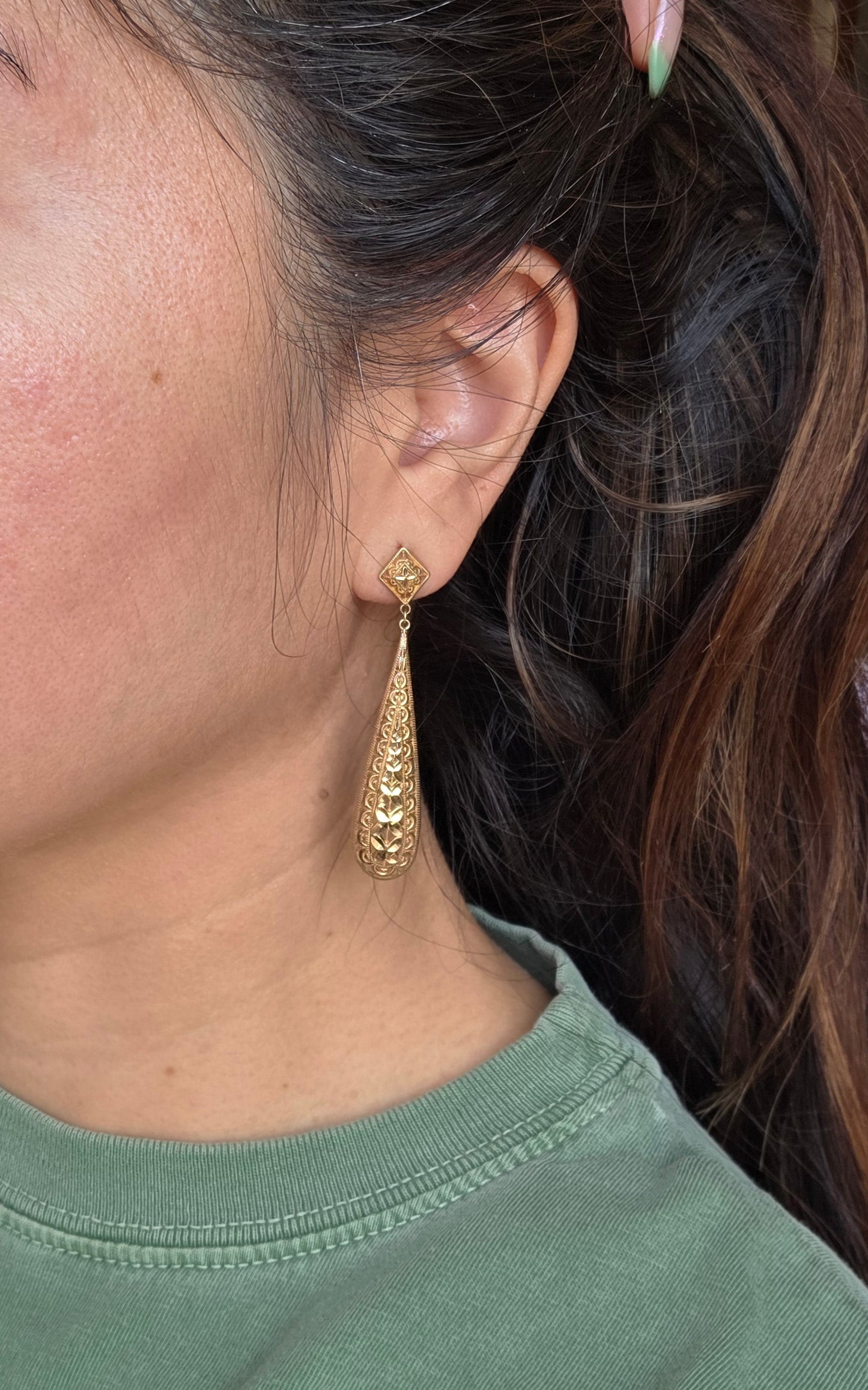 Beautiful 10K Gold Intricate Lace Filigree Elongated Teardrop Dangle Earrings
