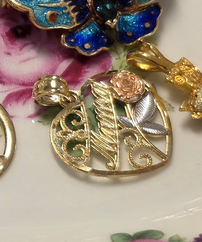Pretty Tri Tone 10k "Mama" Heart With Rose Pendant