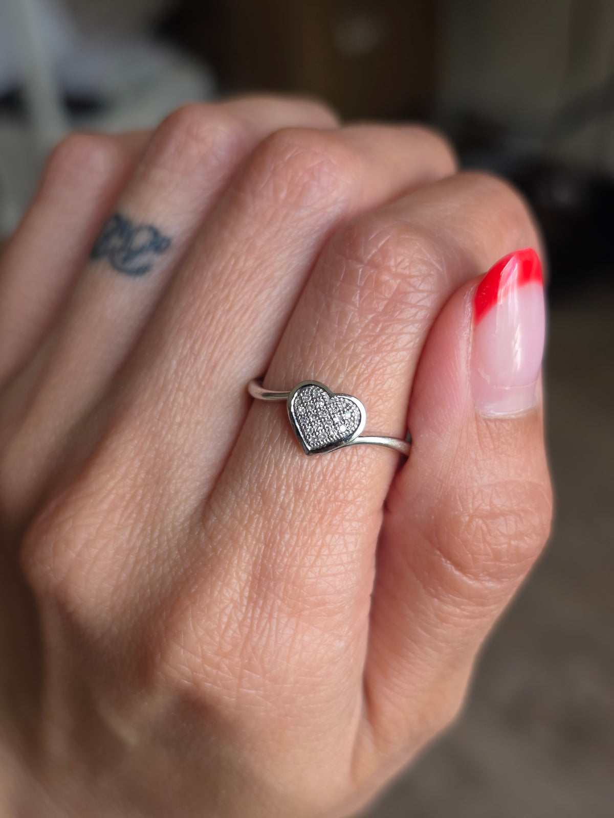 Adorable 10k White Gold Pave Set Diamond Heart Dainty Stacker Ring Size 6.5