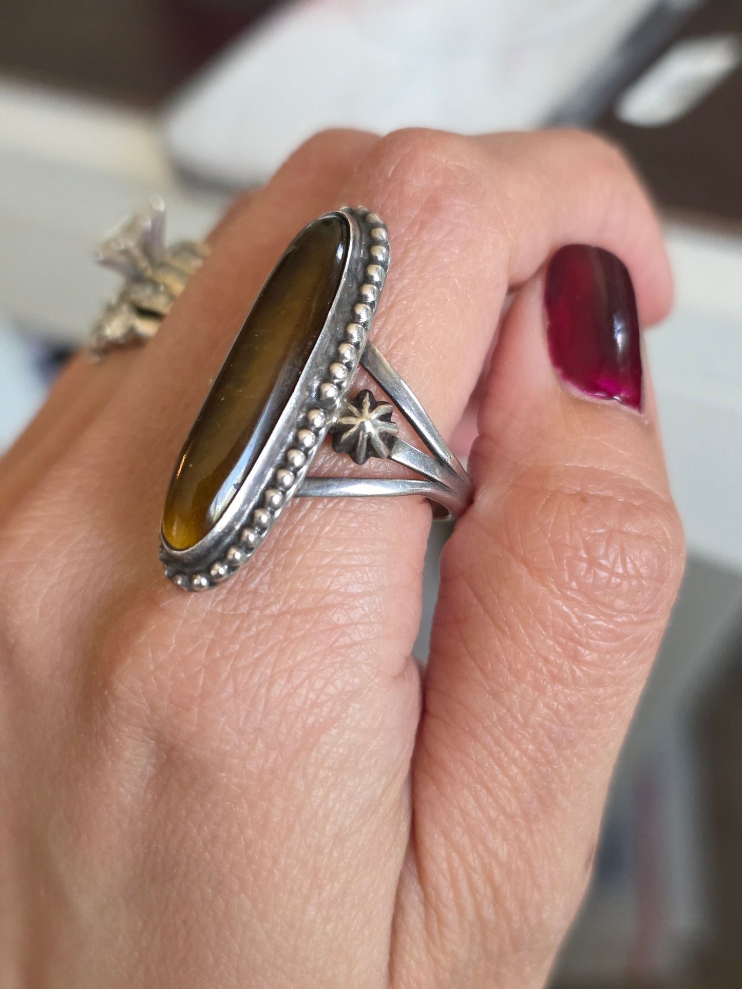 Beautiful Sterling Silver Signed Running Bear Elongated Oval Tigers Eye Cabochon Statement Ring Size 9.25