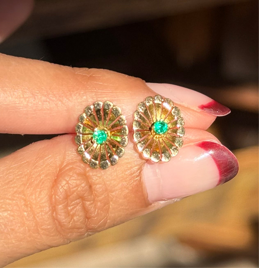 Pretty 18k Gold Emerald Stud Earrings
