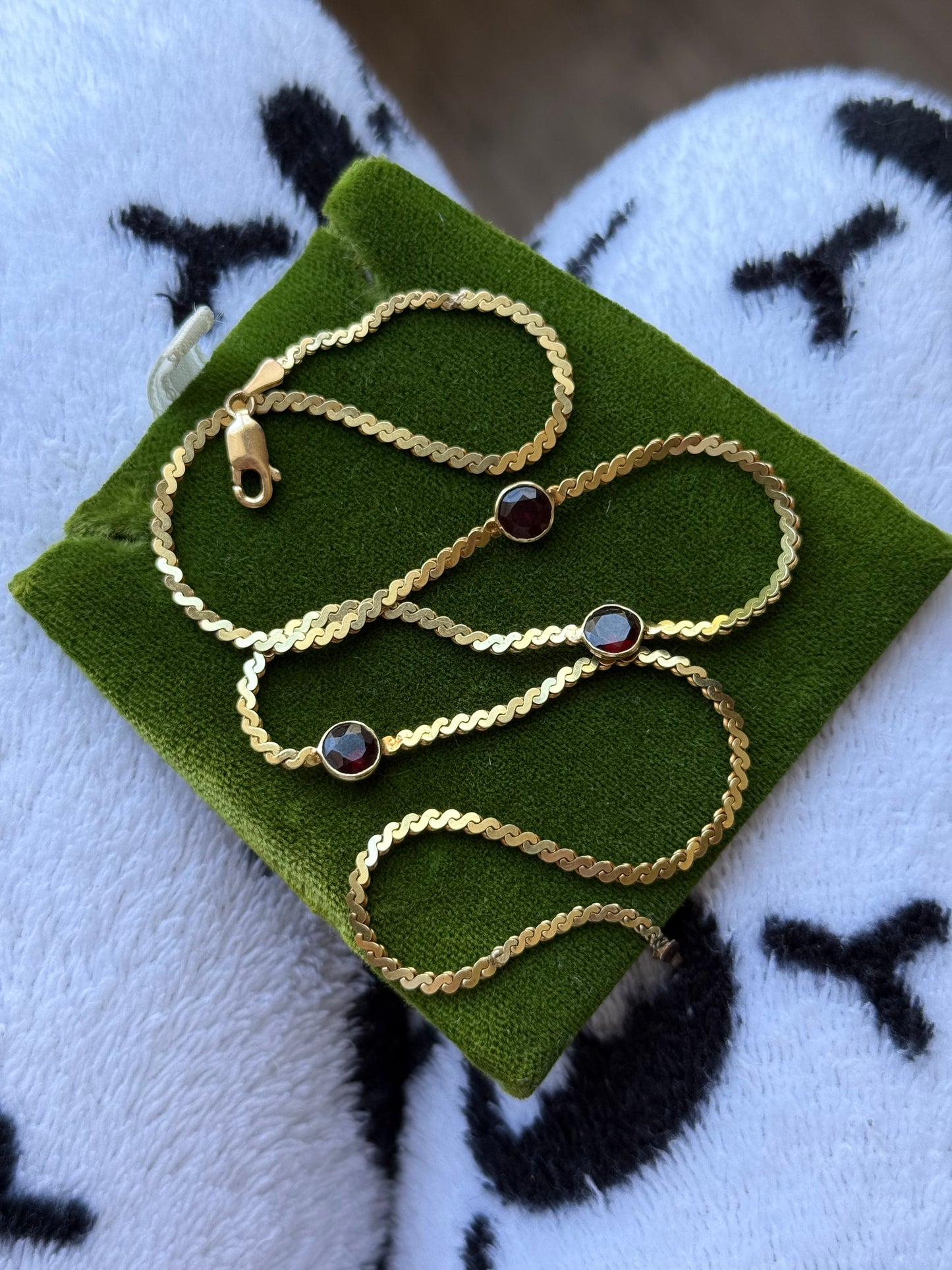 Lovely 14k Gold 3 Carat Bezel Set Round Garnet Serpentine Solid Collar Necklace 16"