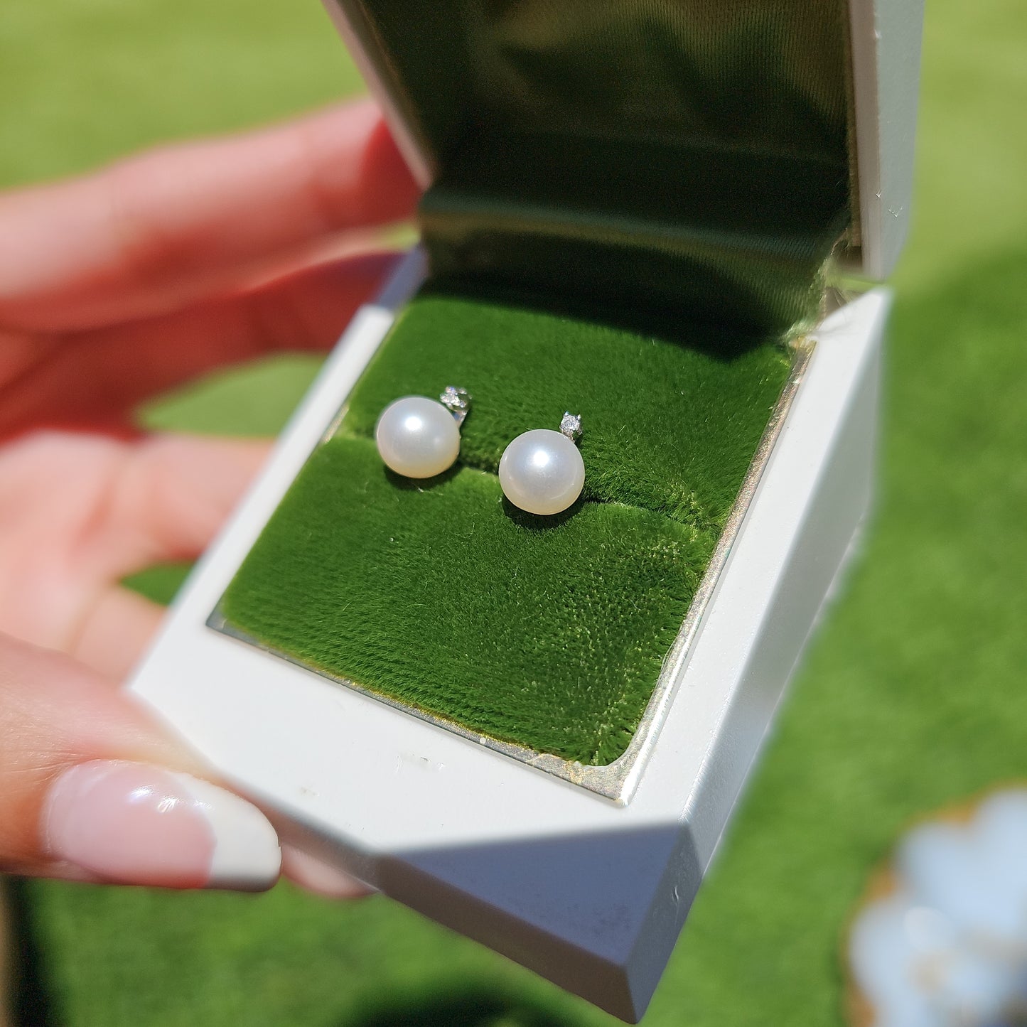 14k White Gold Pearl Diamond Stud Earrings