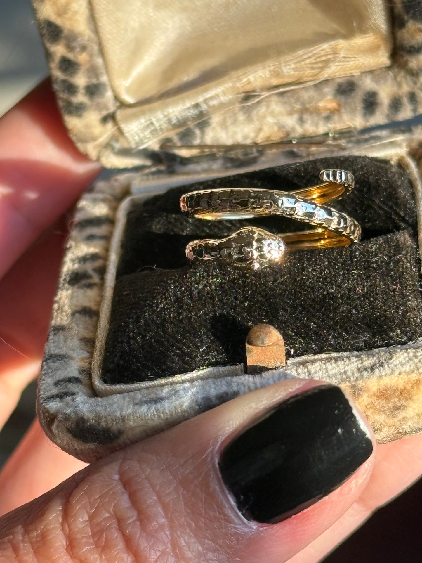 Awesome 18k Gold Textured Wrap Style Snake Ring