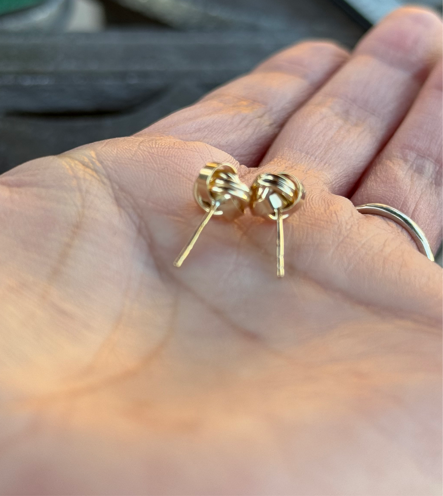 Lovely 14k Gold Knot Stud Earrings