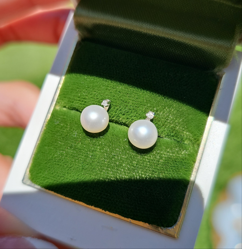 14k White Gold Pearl Diamond Stud Earrings