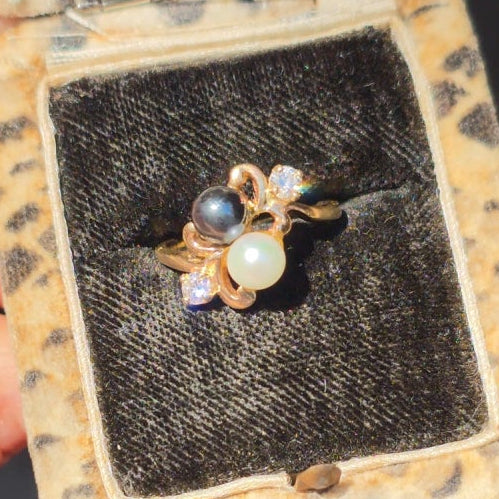 Pretty 10k Gold "YinYang" Black & White Pearl Diamond Ring Size 5