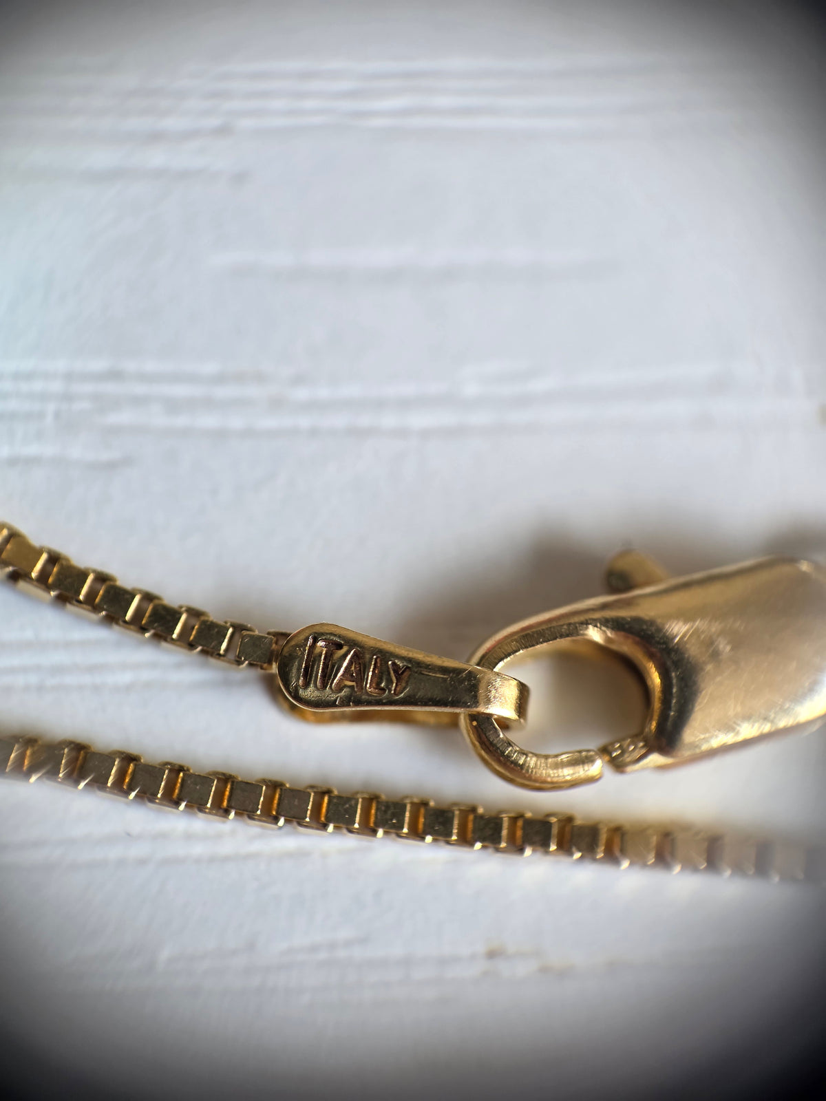 Lovely 14k Gold 24" UnoAerre 0.8mm Box Chain