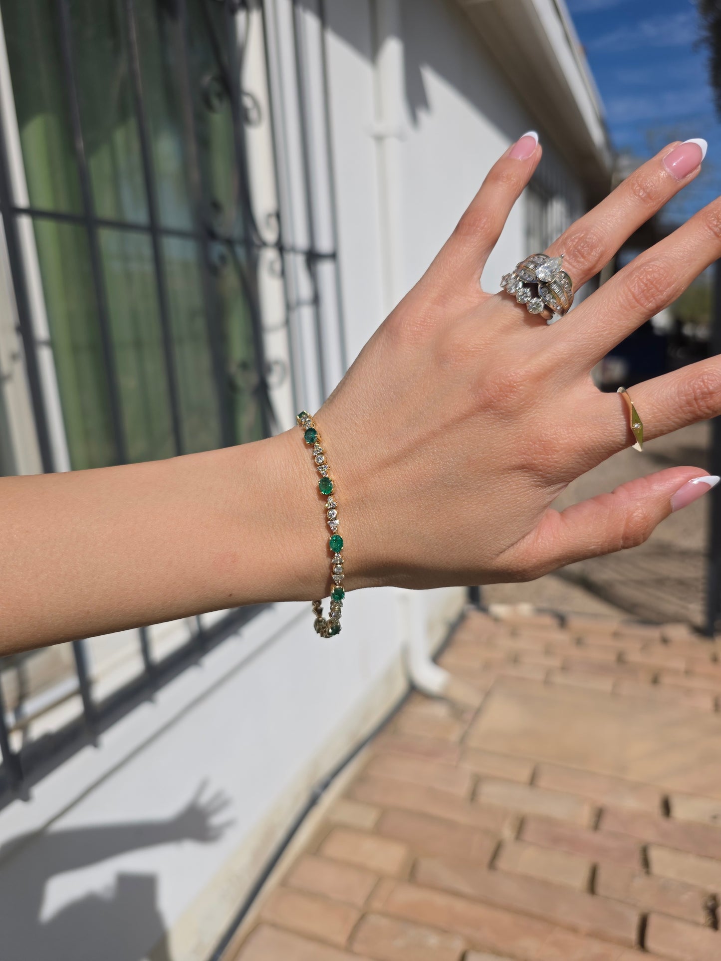 Gorgeous 18k Gold 4.85TCW Emerald Diamond Tennis Bracelet 7"