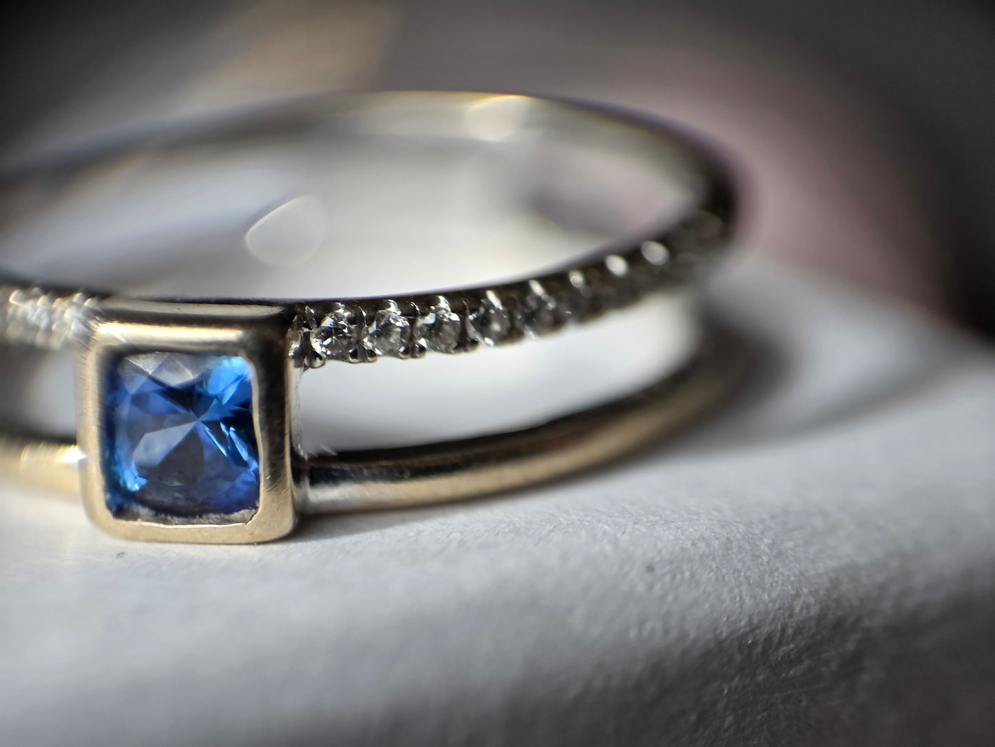 One-of-a-kind 18k White Gold Sapphire Diamond Double Band Ring Size 6.5