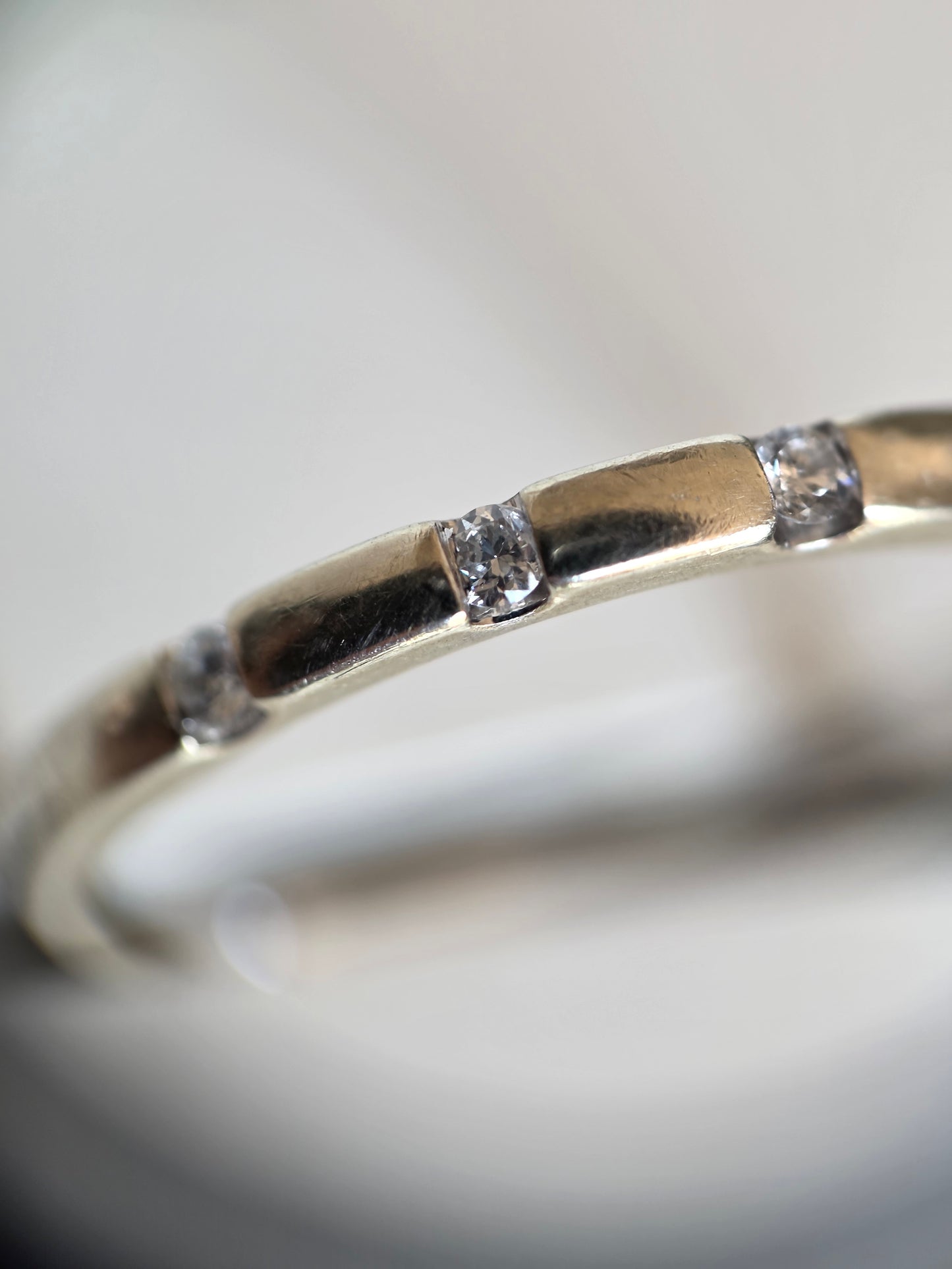 Lovely 10k White Gold Flush Set 5 Diamond Stacker Band Ring Size 6.75
