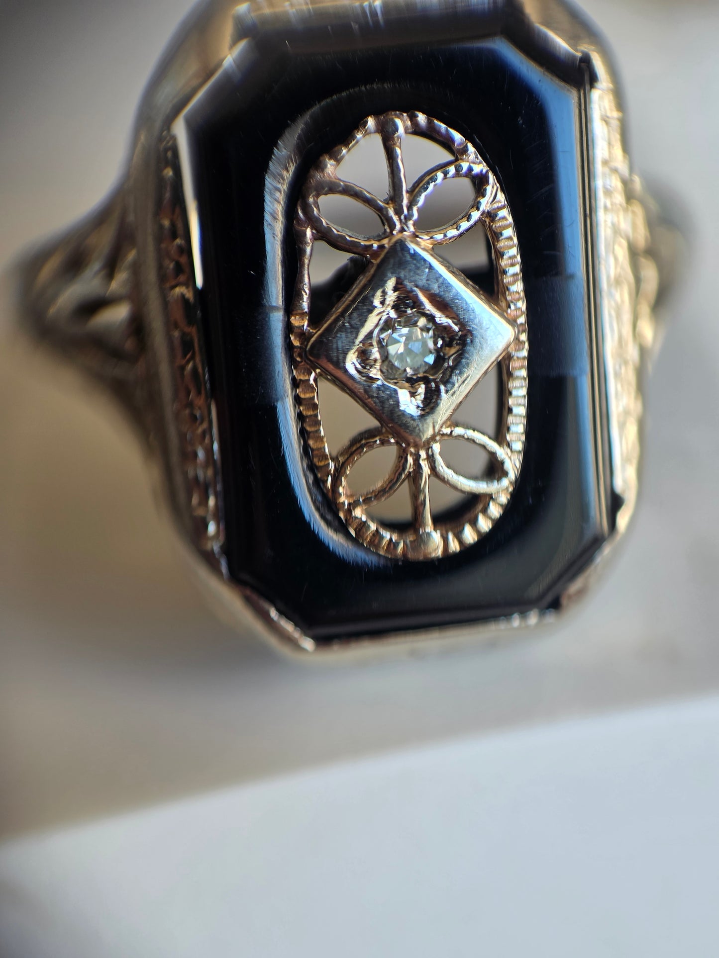 Vintage 10k White Gold Art Deco Style Onyx Shadowbox Diamond Accented Ring Size 4.5