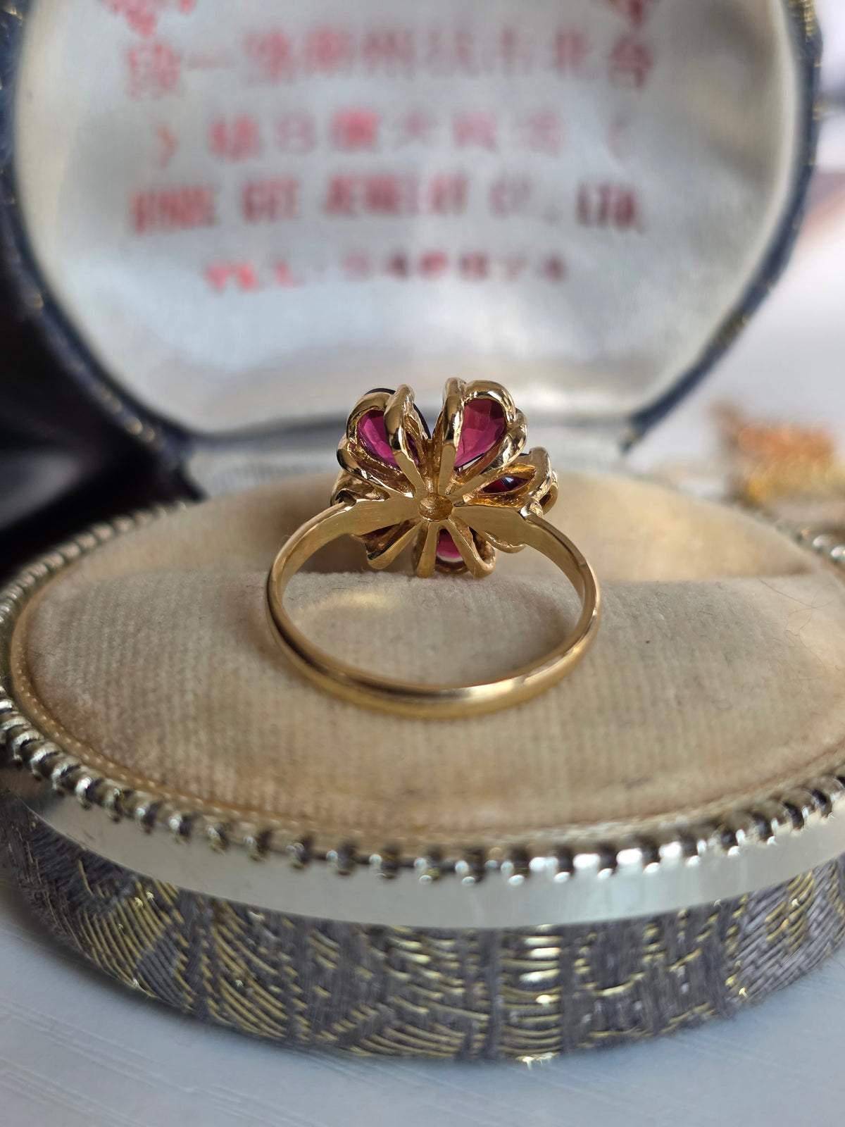 Stunning 14k Gold 1.50ctw Garnet Flower Cluster Statement Ring Size 4.5