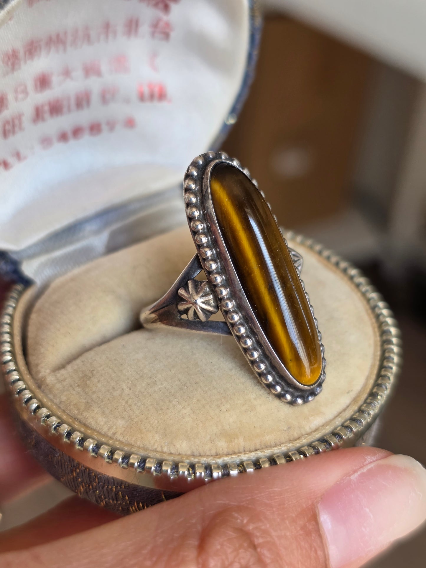 Beautiful Sterling Silver Signed Running Bear Elongated Oval  Tigers Eye Cabochon Statement Ring Size 9.25