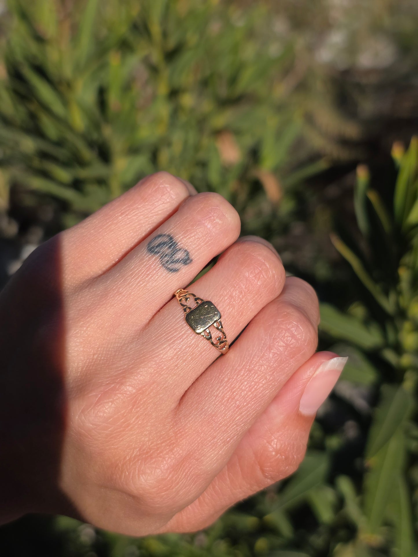 Pretty 10k Gold Blank Signet Ring Size 6.5