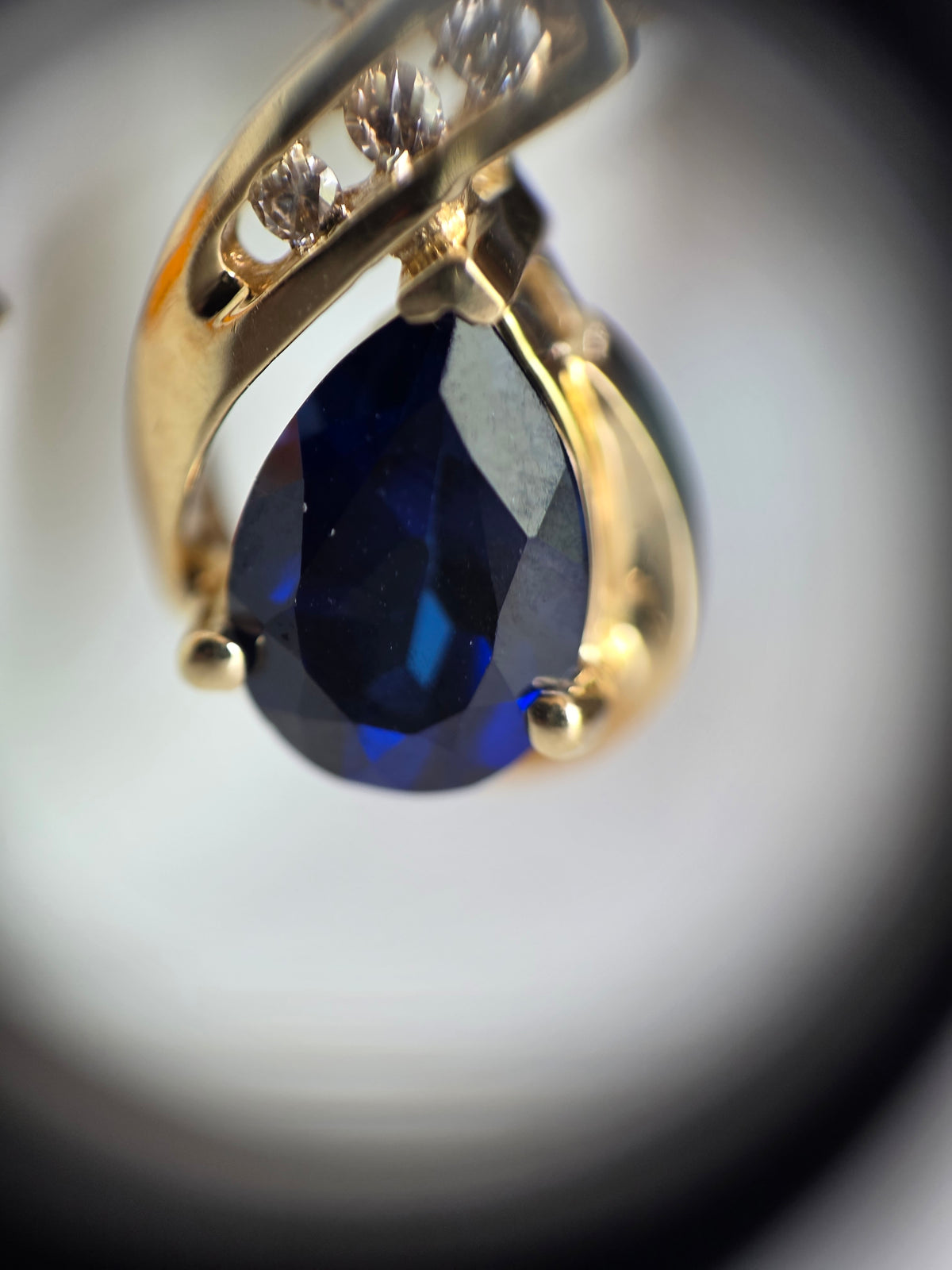 Lovely 10k Gold Midnight Blue 1.90TCW Sapphire & Diamond Pendant