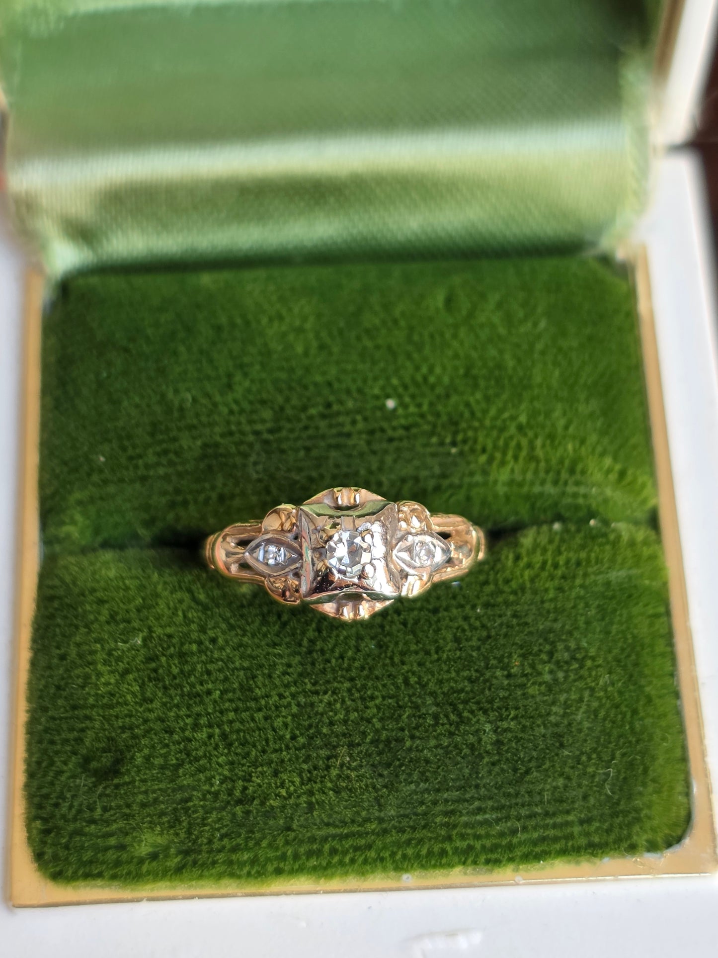 Beautiful Vintage 14k Gold Diamond Pinky Ring Size 3.5