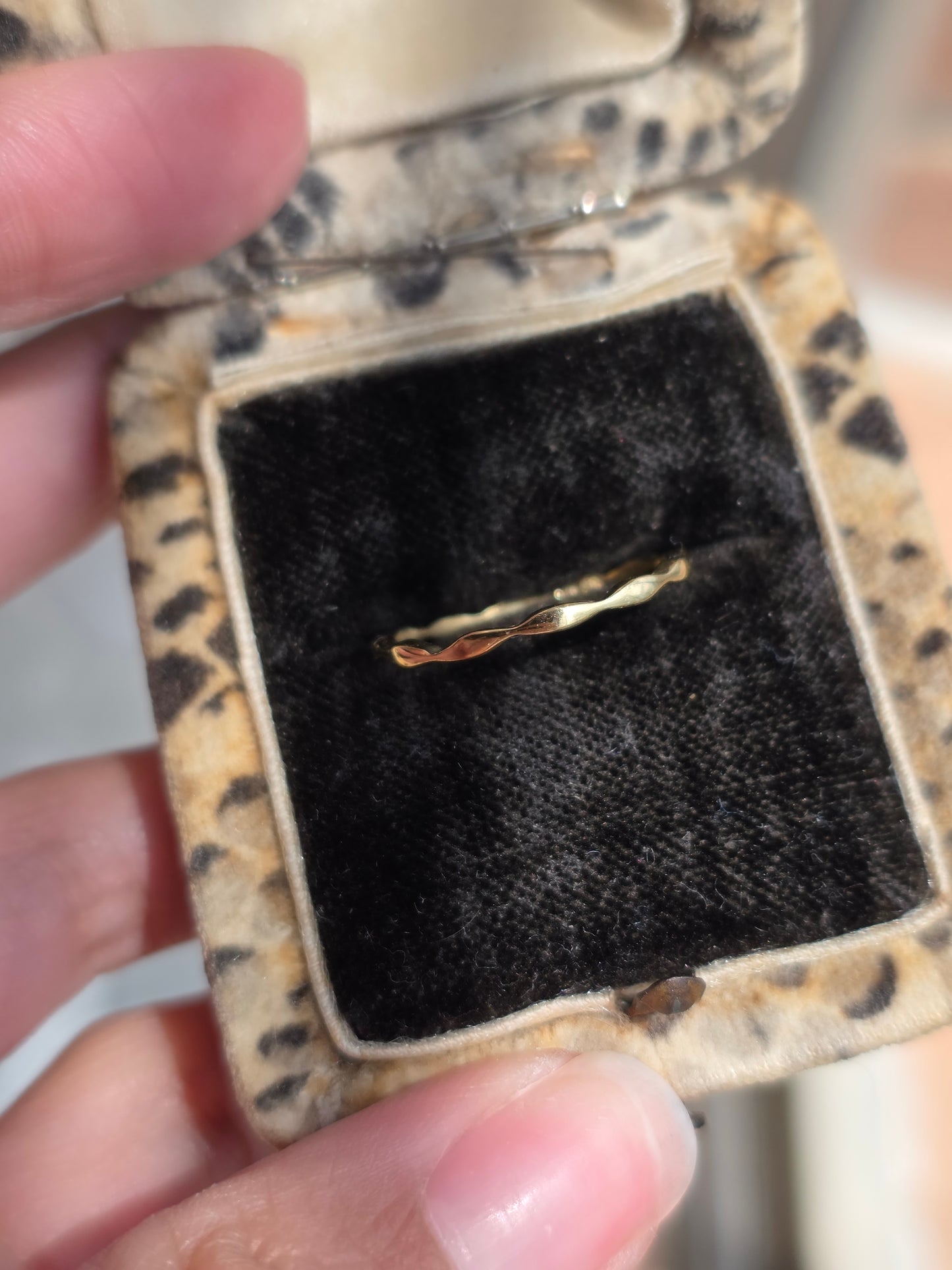 Awesome 10k Gold Wavy Skinny Stacker Band  Ring Size 7.25