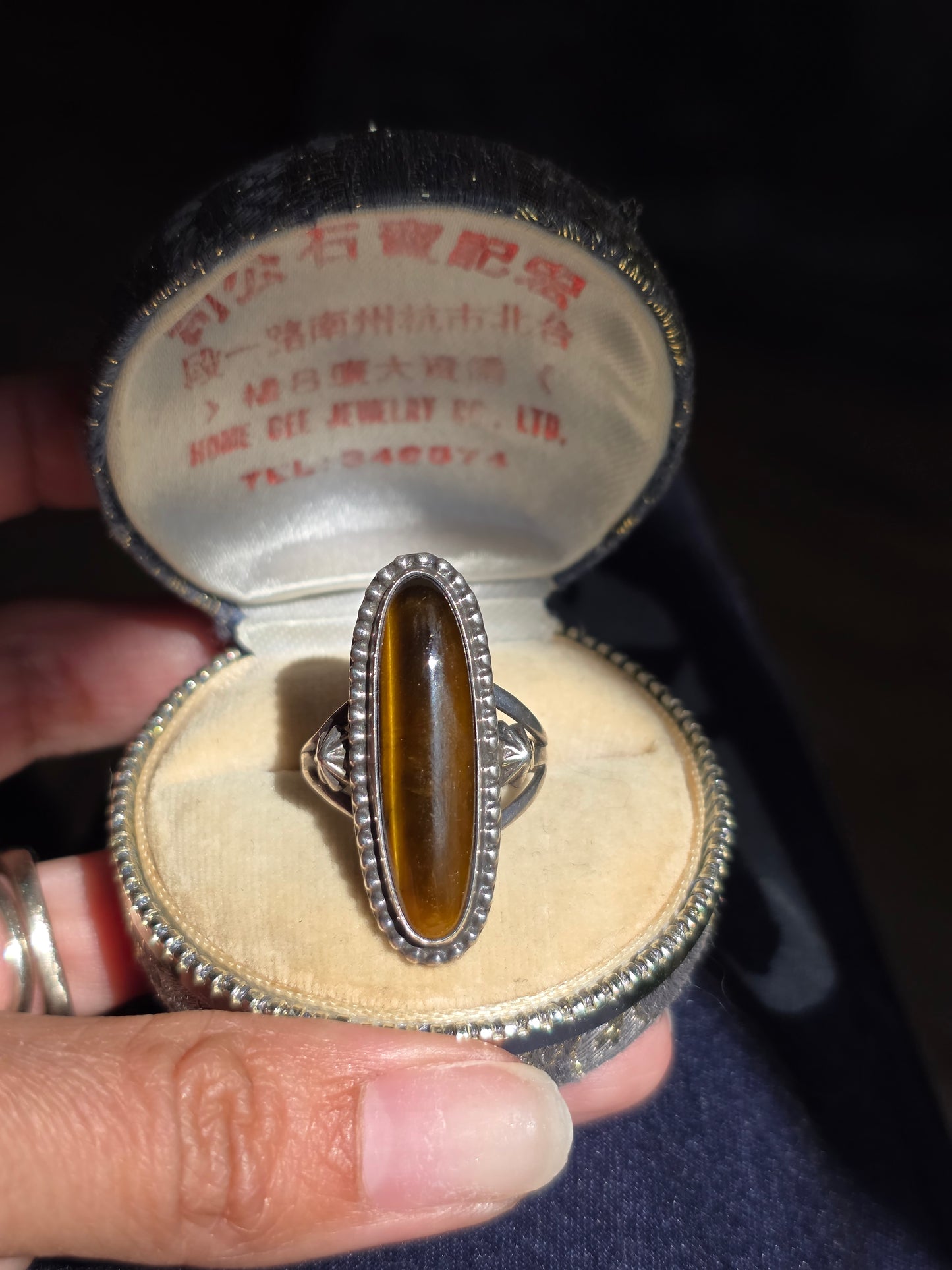 Beautiful Sterling Silver Signed Running Bear Elongated Oval  Tigers Eye Cabochon Statement Ring Size 9.25