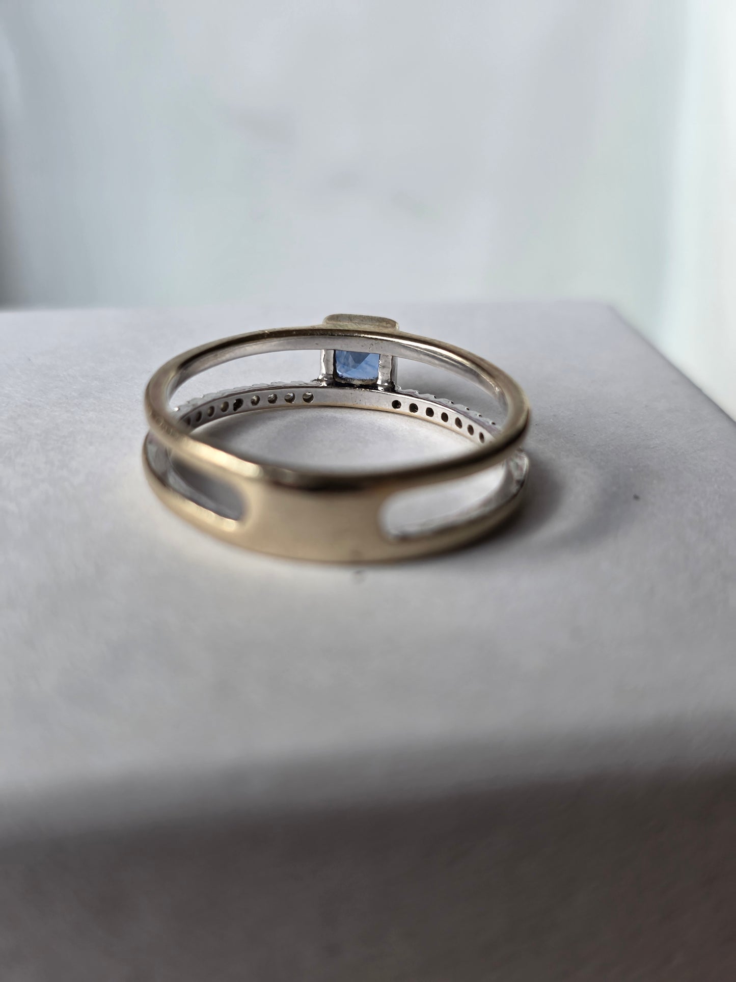 One-of-a-kind 18k White Gold Sapphire Diamond Double Band Ring Size 6.5