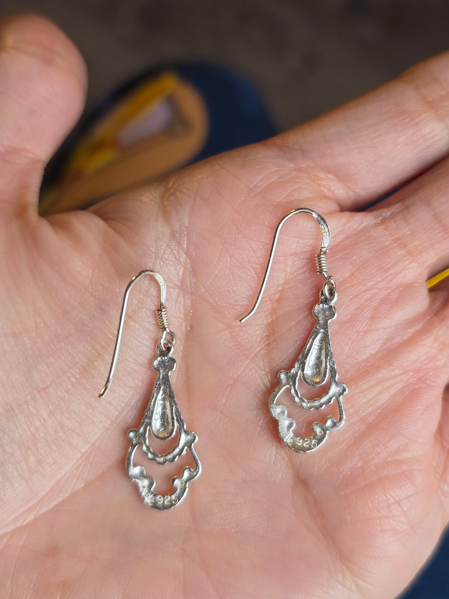 Pretty Diamond Cut Filigree Sterling Silver Tear Drop Dangle Earrings