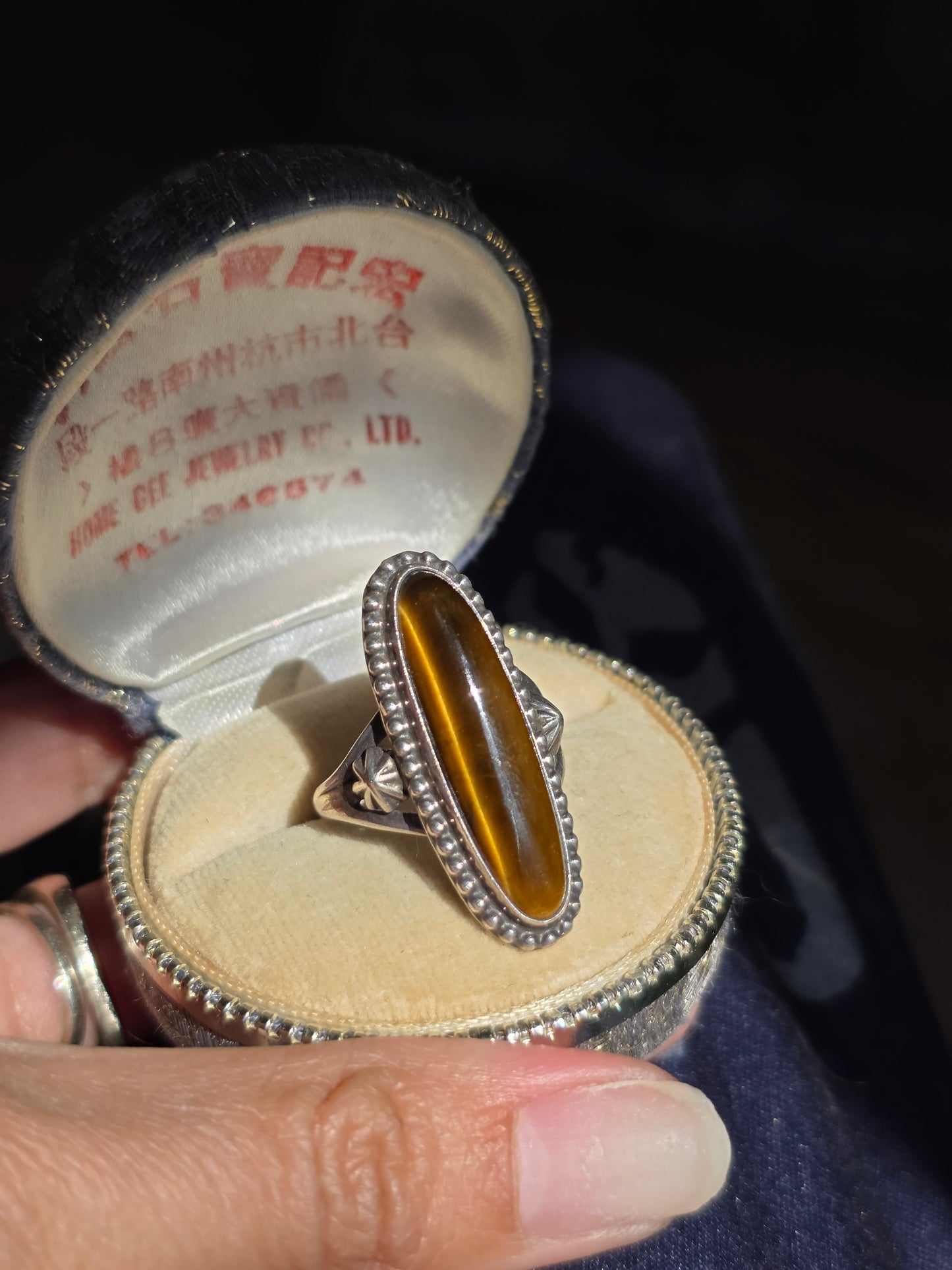 Beautiful Sterling Silver Signed Running Bear Elongated Oval  Tigers Eye Cabochon Statement Ring Size 9.25