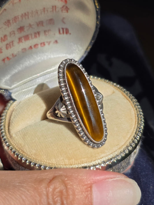 Beautiful Sterling Silver Signed Running Bear Elongated Oval  Tigers Eye Cabochon Statement Ring Size 9.25