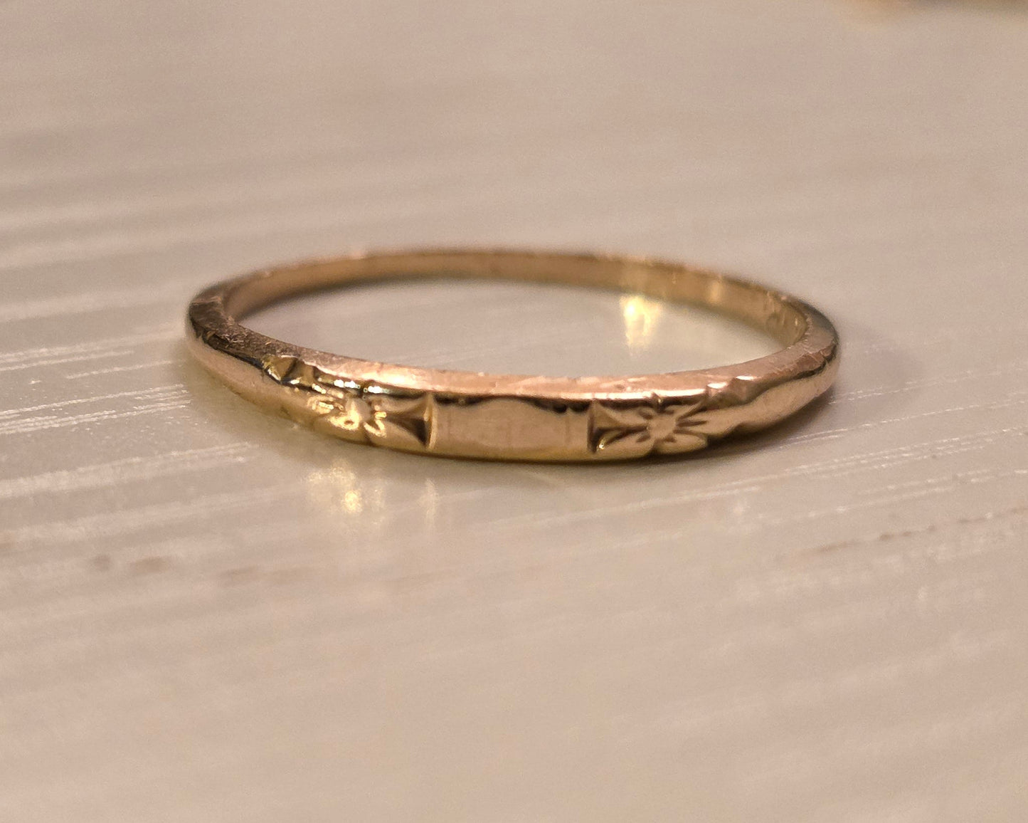 Pretty Vintage 14k Gold Floral Skinny Stacker Band Ring Size 6.25