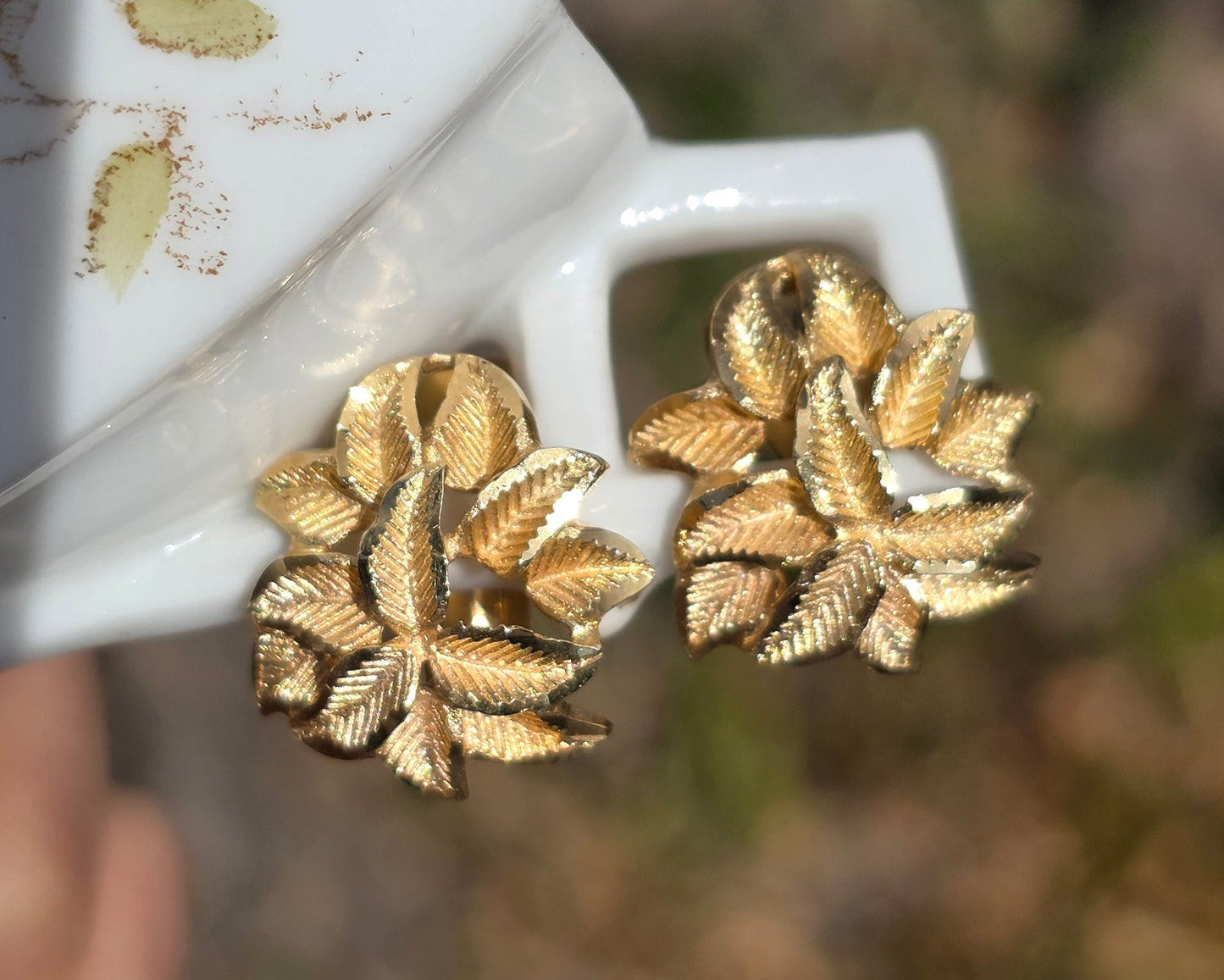 Vintage 14k Solid Textured Diamond Cut Leaf Cluster Statement Stud Button Earrings
