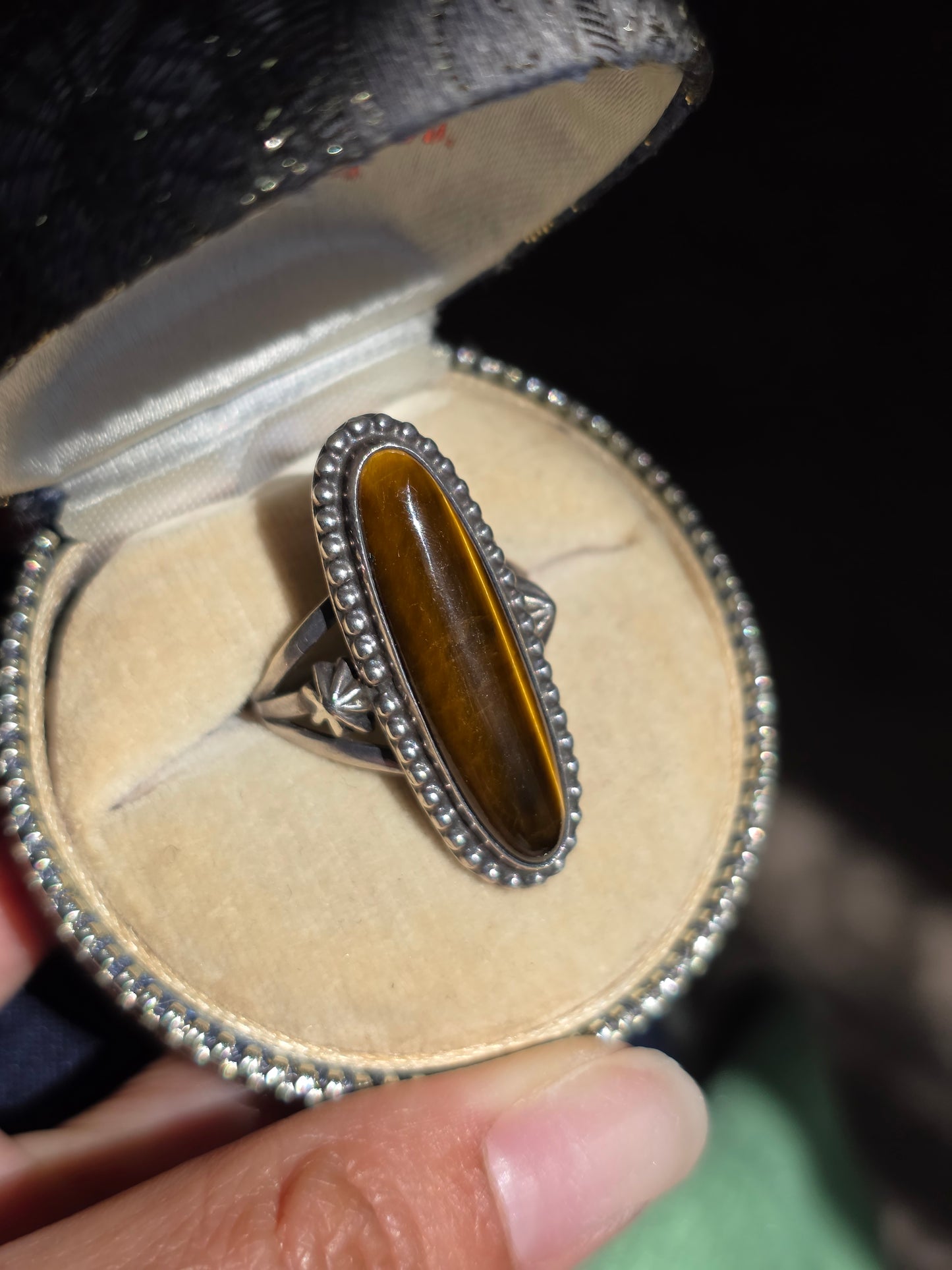 Beautiful Sterling Silver Signed Running Bear Elongated Oval  Tigers Eye Cabochon Statement Ring Size 9.25