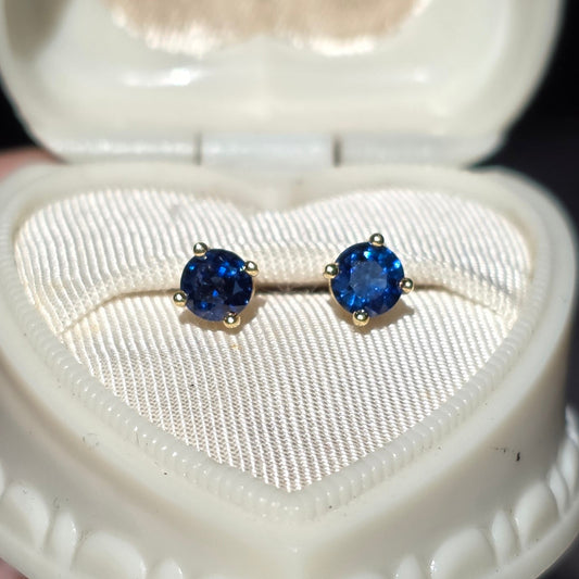 Beautiful 18k Gold .90ctw Sapphire Studs Earrings September Birthstone