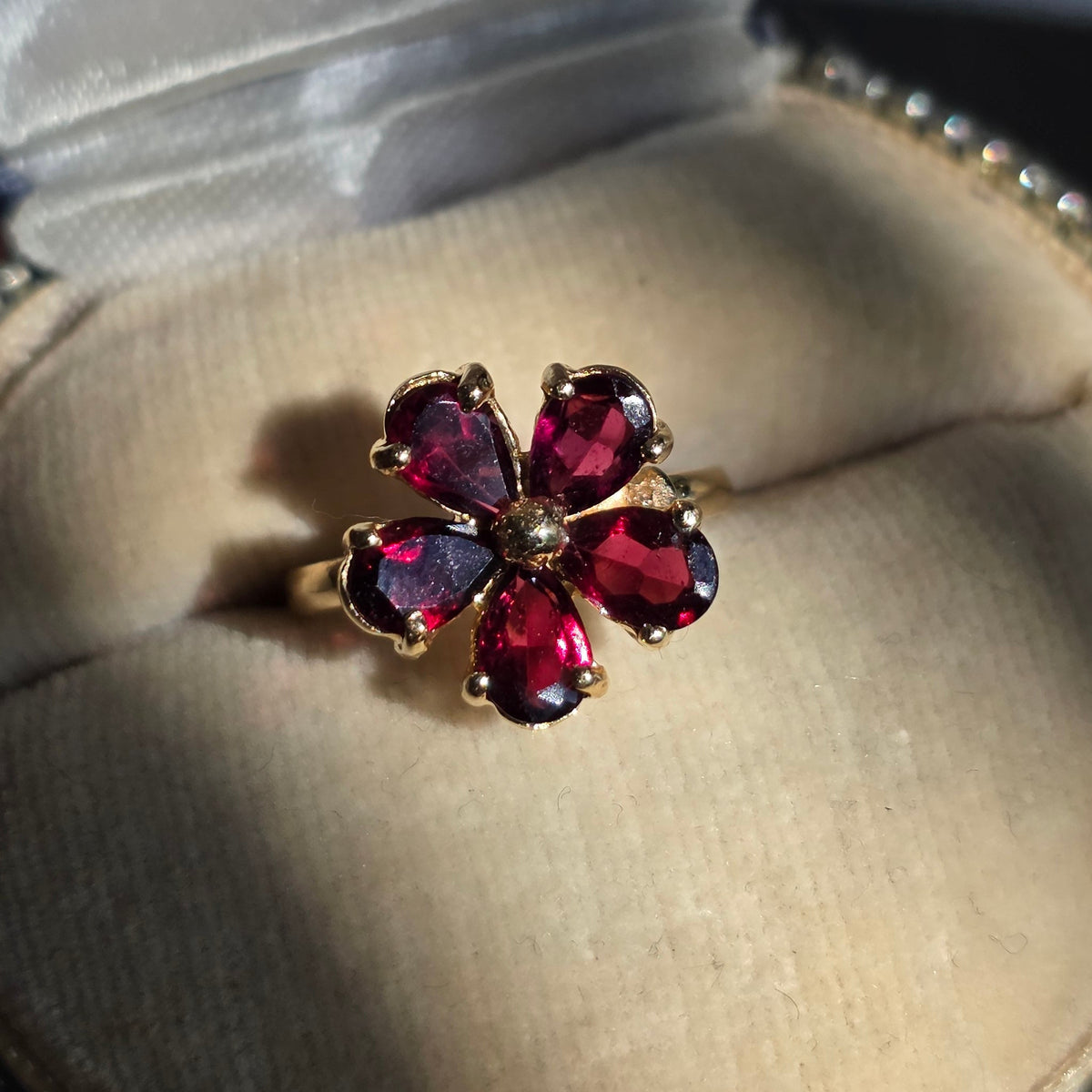 Stunning 14k Gold 1.50ctw Garnet Flower Cluster Statement Ring Size 4.5