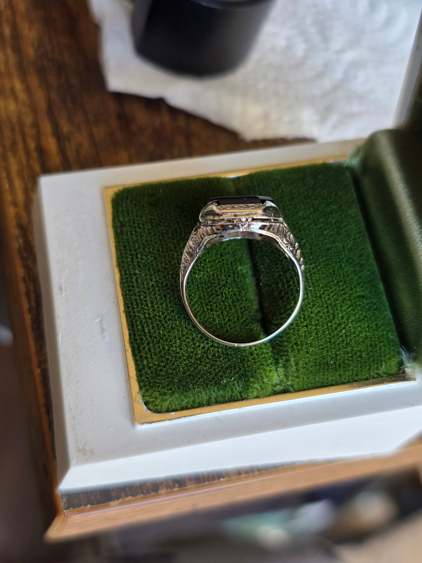 Vintage 10k White Gold Art Deco Style Onyx Shadowbox Diamond Accented Ring Size 4.5