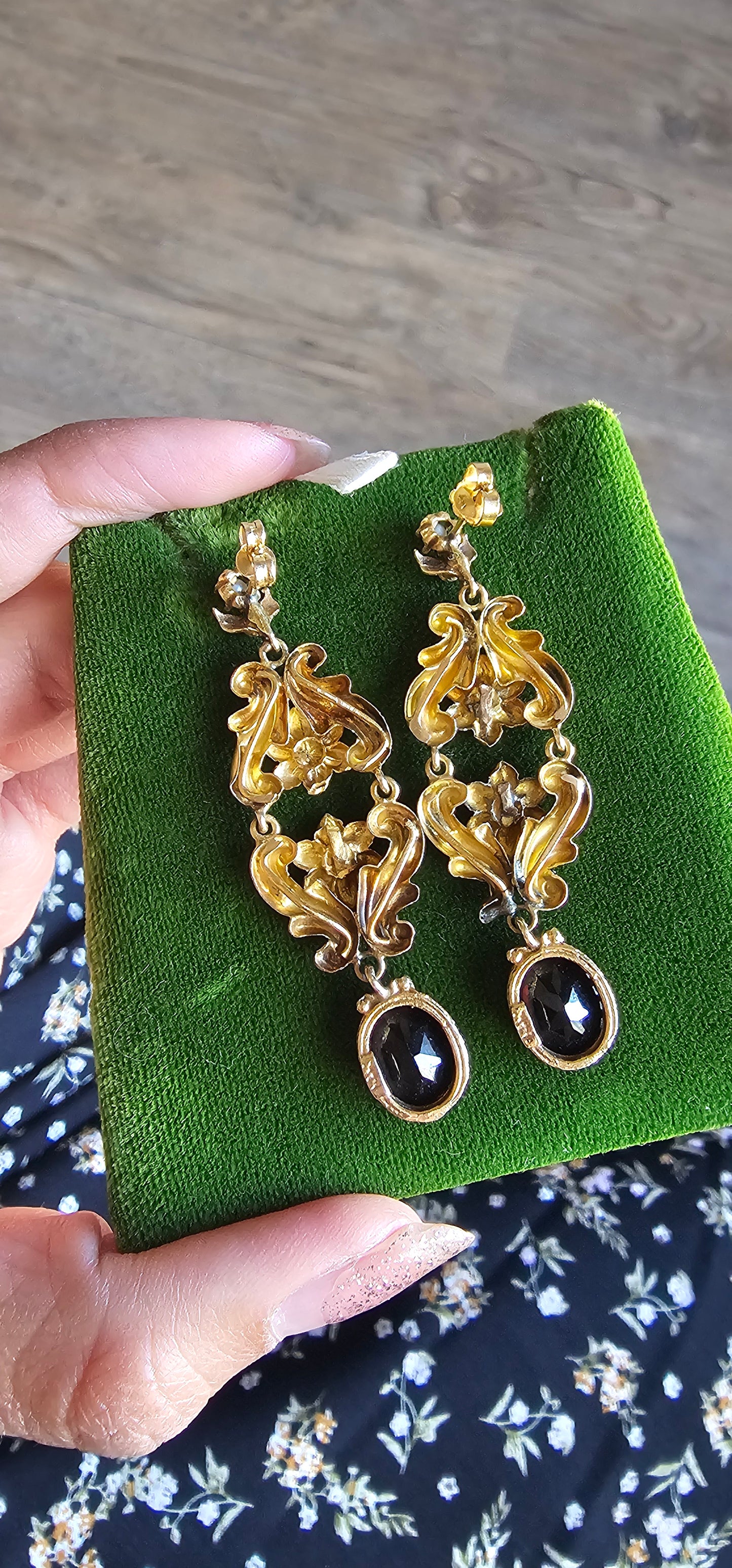 Stunning Vintage 14k Gold 5.60 CTW Garnet & Seed Pearl Dangle Statement Earrings