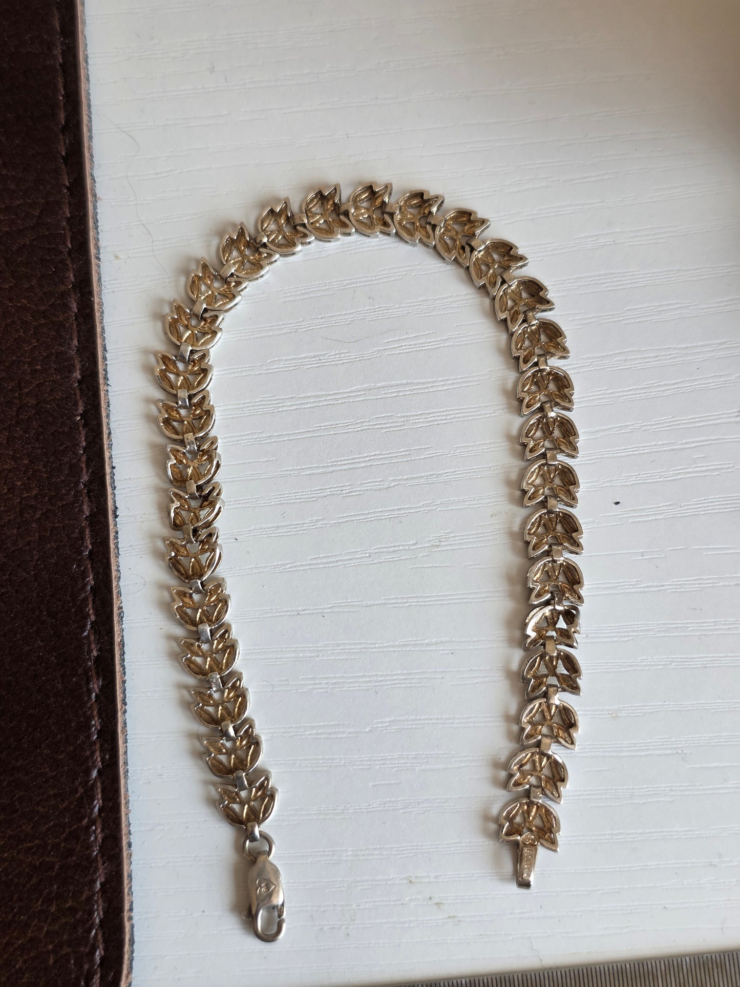 Pretty Vintage Diamond Cut Leaf Link Bracelet 8"