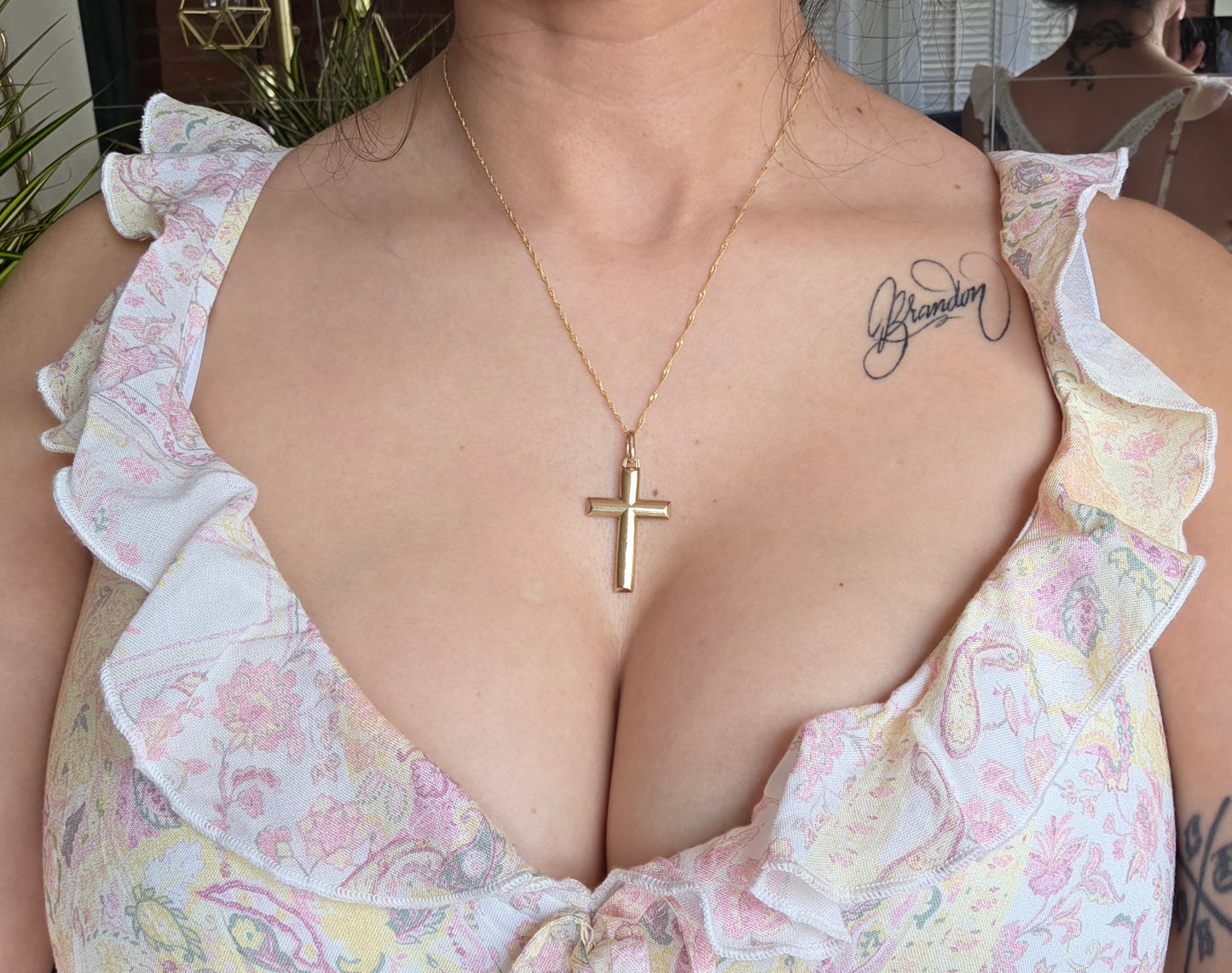 Vintage UNOAERRE 9k Gold Hollow Style Cross Pendant (NO CHAIN)