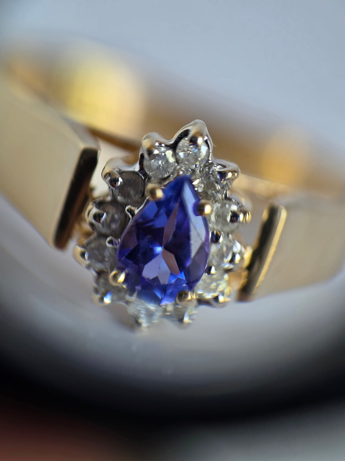 Beautiful 14k Gold Tanzanite and Diamond Halo Statement Ring Size 7