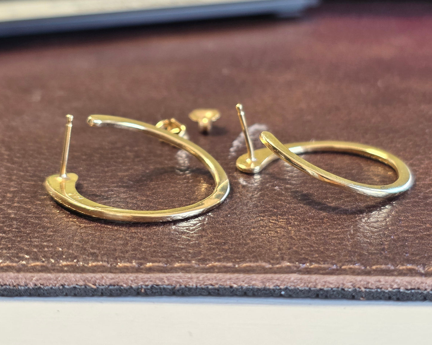 Modernist / Minimalist 14k Gold Sleek Open Circle Statement Earrings