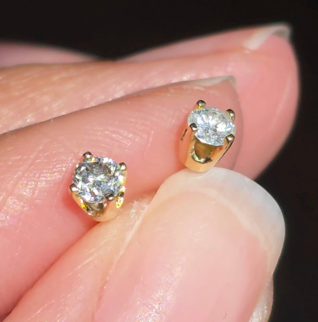 Classic 14k Gold .25CTW Round Diamond Studs Mismatched Earrings