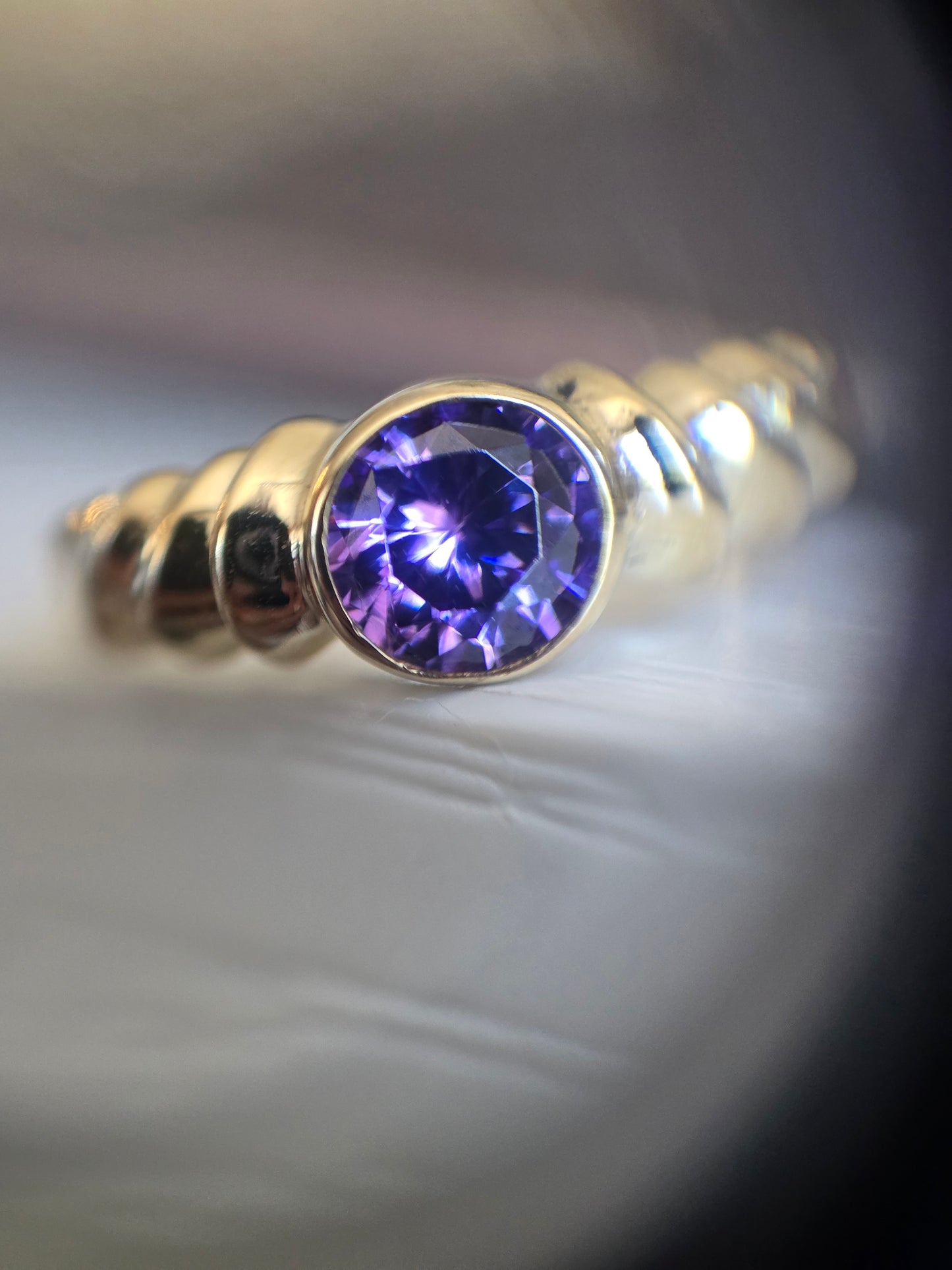 Adorable 10k Gold Purple Stone Pinky / Midi / Baby Ring Size 1.75