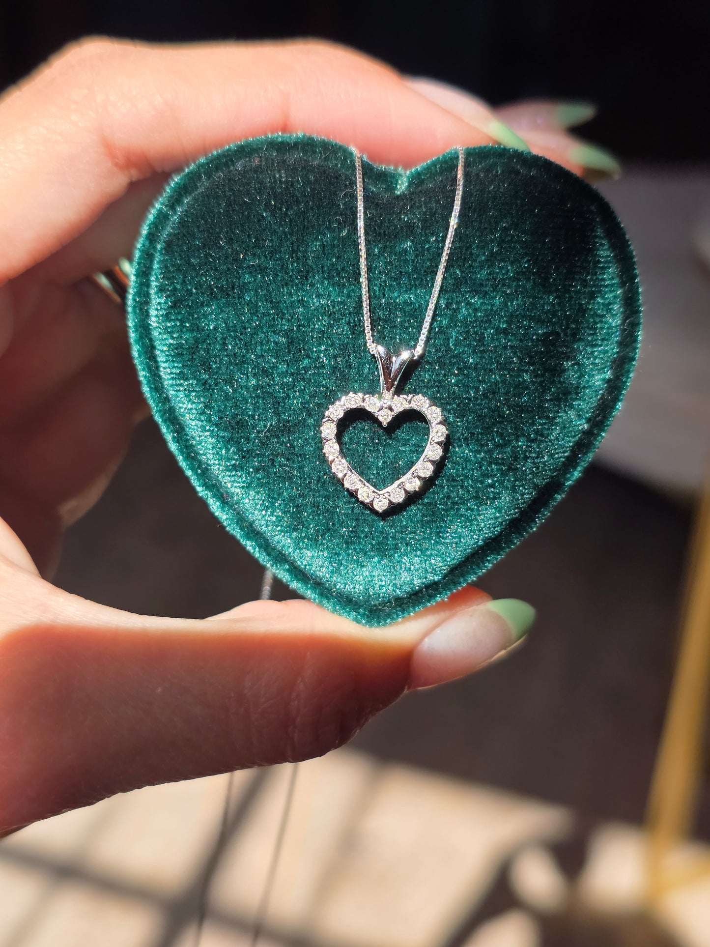 Beautiful 10k White Gold 1/3CTW Diamond Heart Pendant With  WG Box Chain Necklace 18"