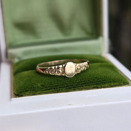 Lovely 14k Gold Vintage Mini Signet Stacker Band Ring Size 6.25