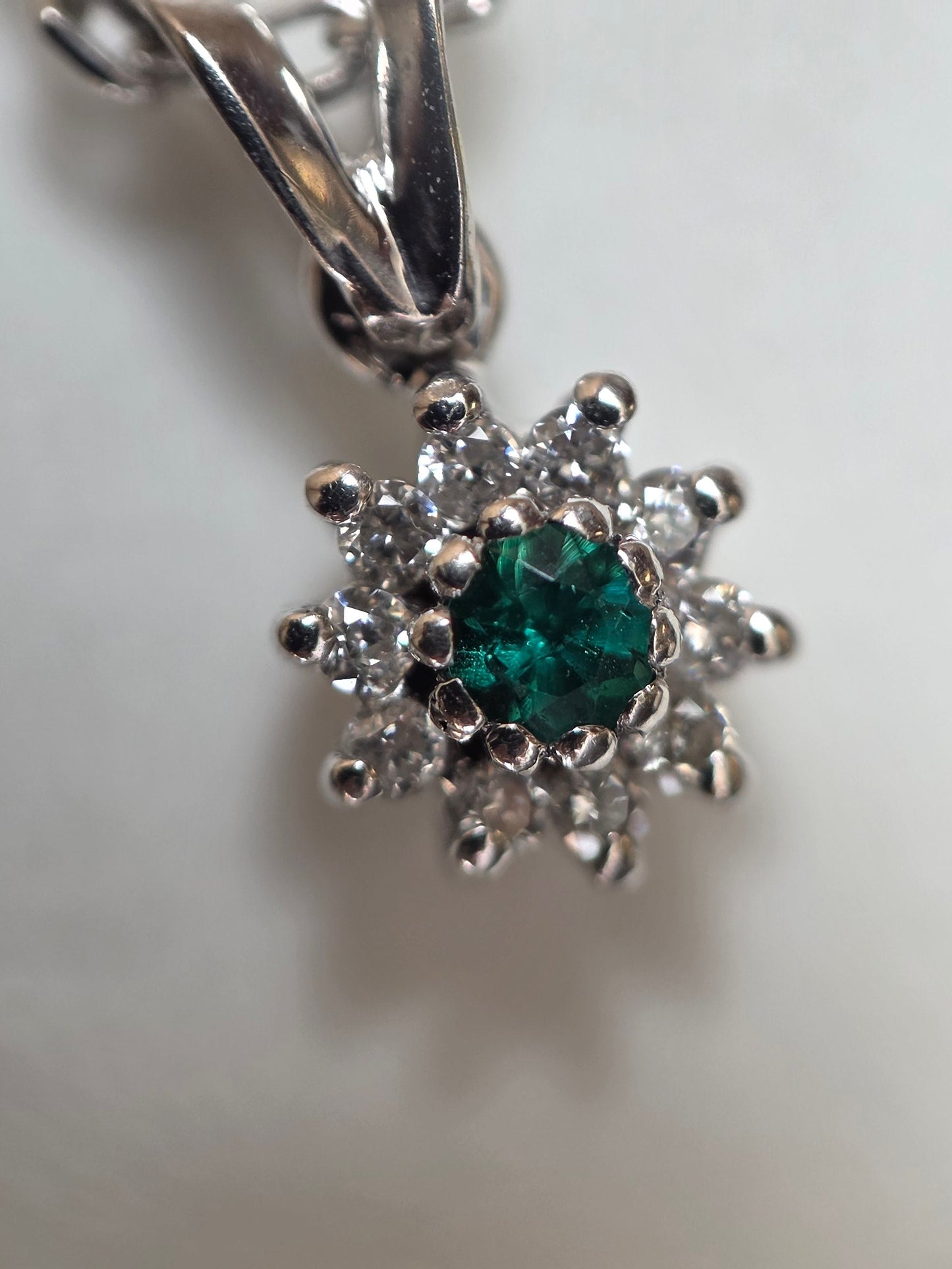 Gorgeous 18k White Gold Minimal Elegant Emerald Diamond Dainty  Pendant Necklace With Adjustable Biker Link Chain 16"/17"