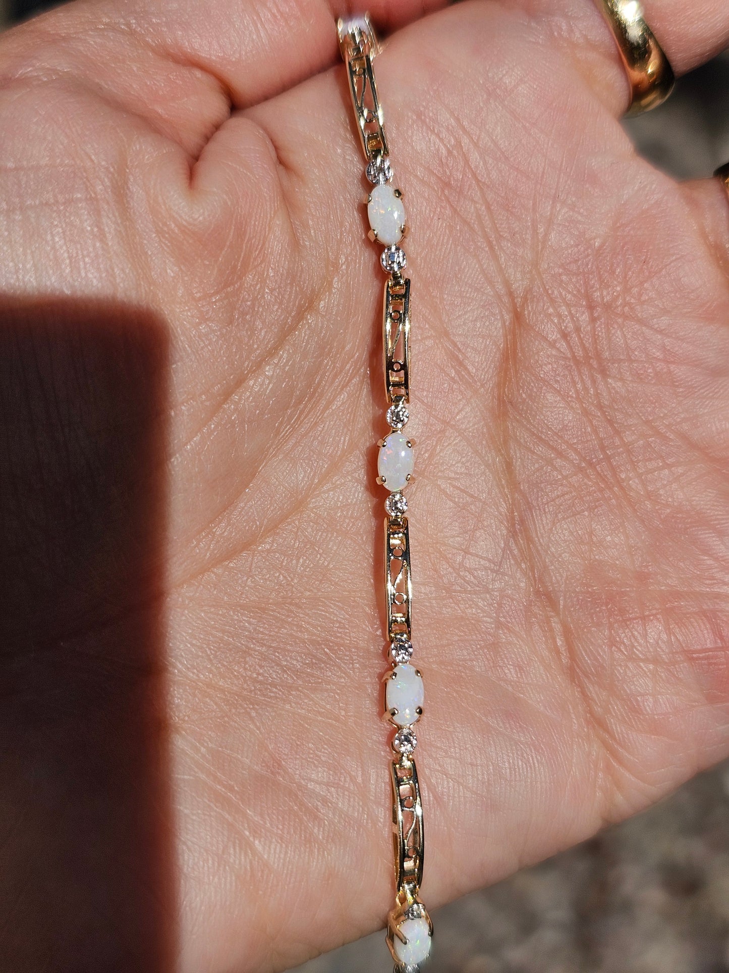 Beautiful 10k Opal Bracelet 7"