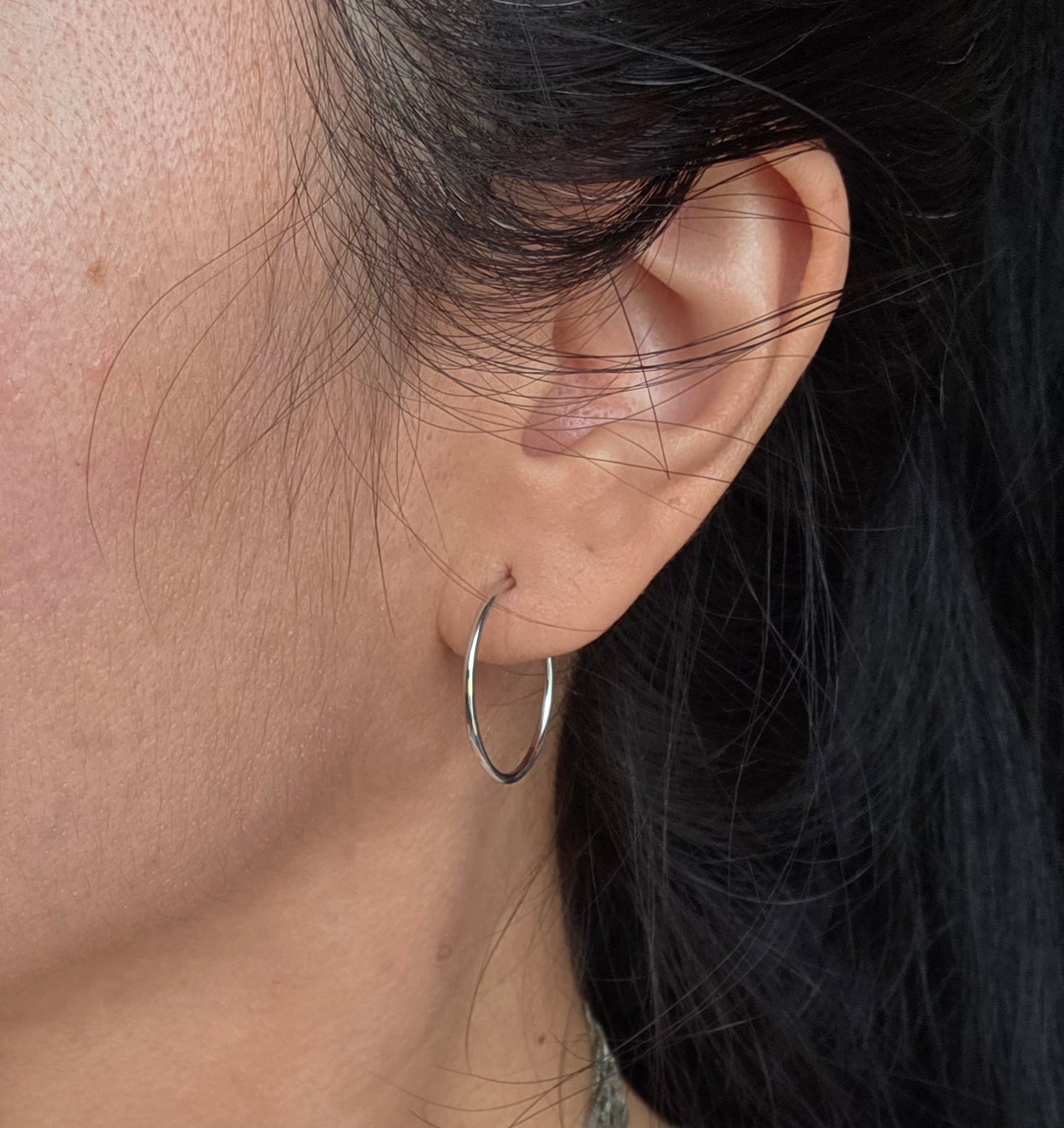 14k White Gold Lightweight Simple Polished 20mm Hoops