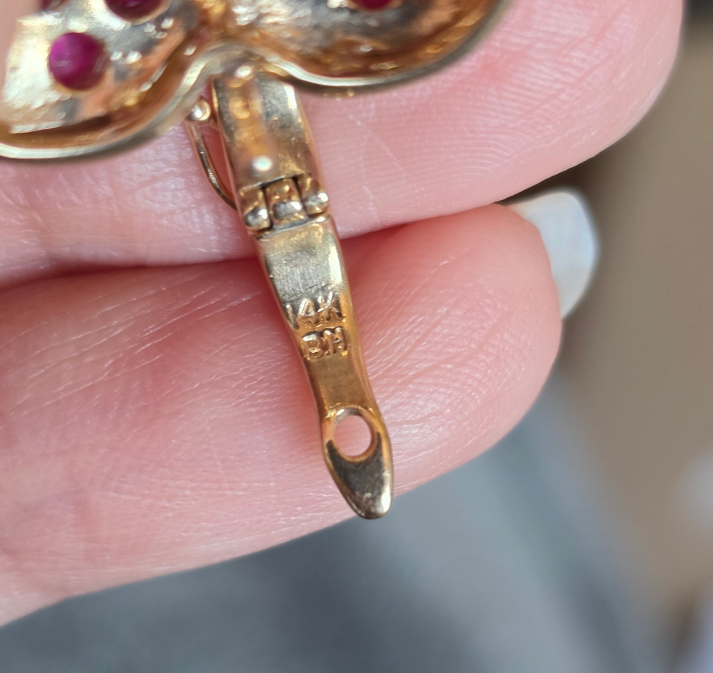 Stunning 14k Gold 4.75ctw Ruby Encrusted Heart Pendant (NO CHAIN)